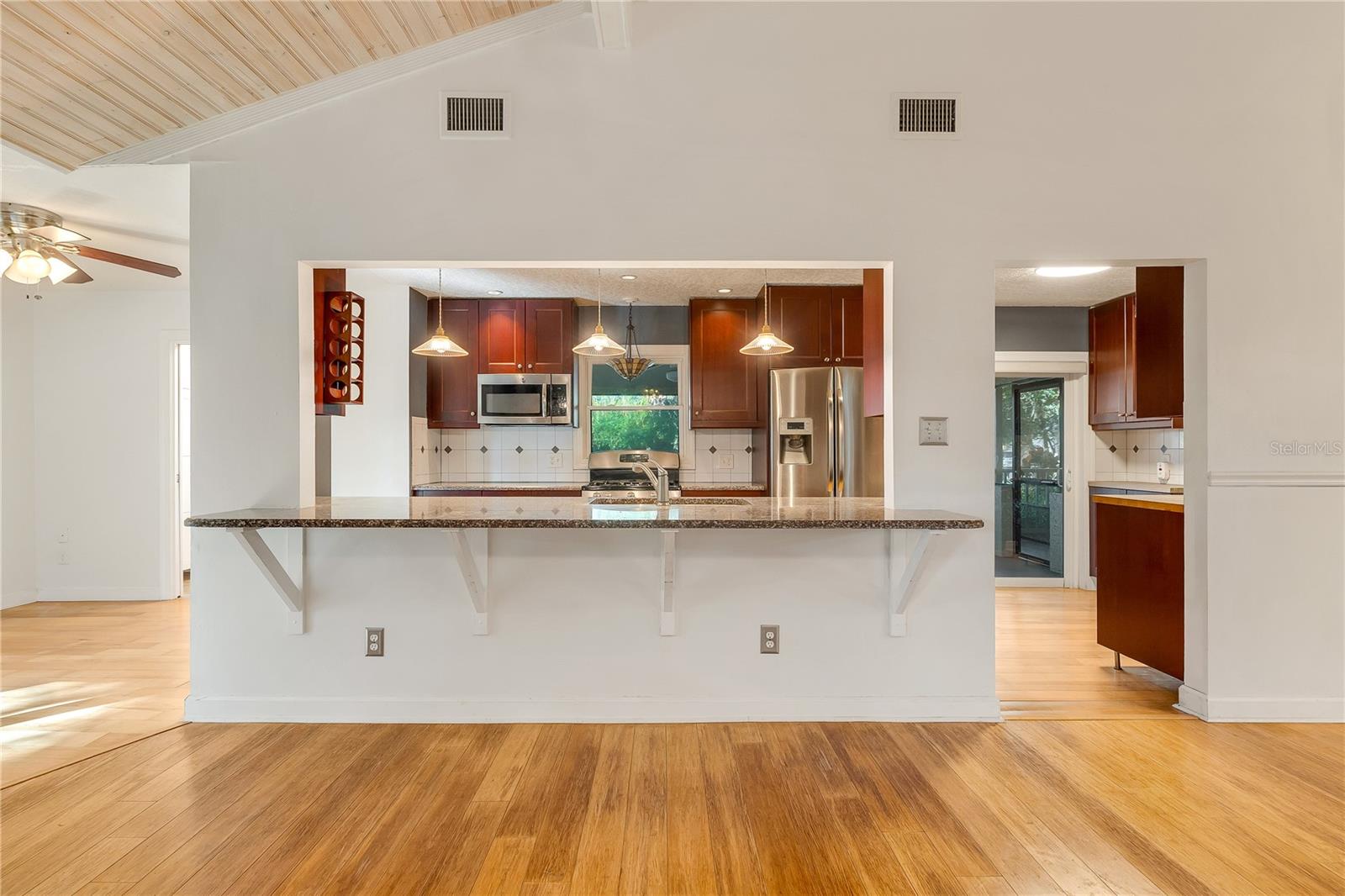 Image 6 of 27 For 5376 Majestic Island Circle