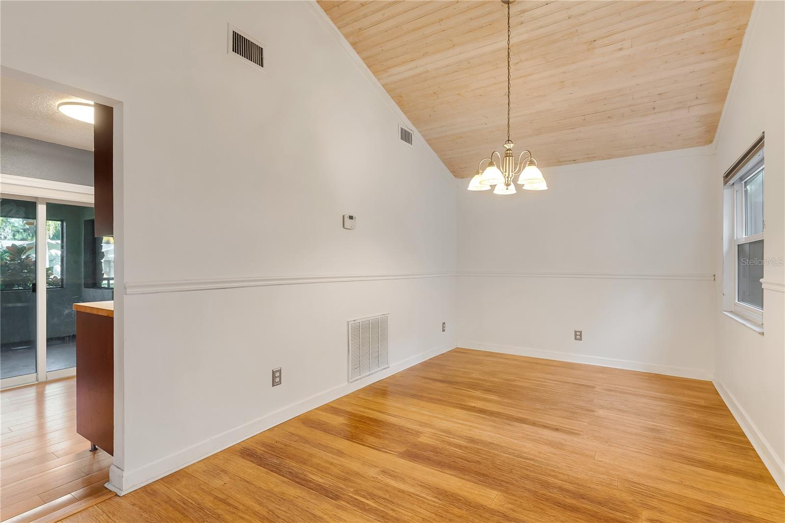 Image 7 of 27 For 5376 Majestic Island Circle