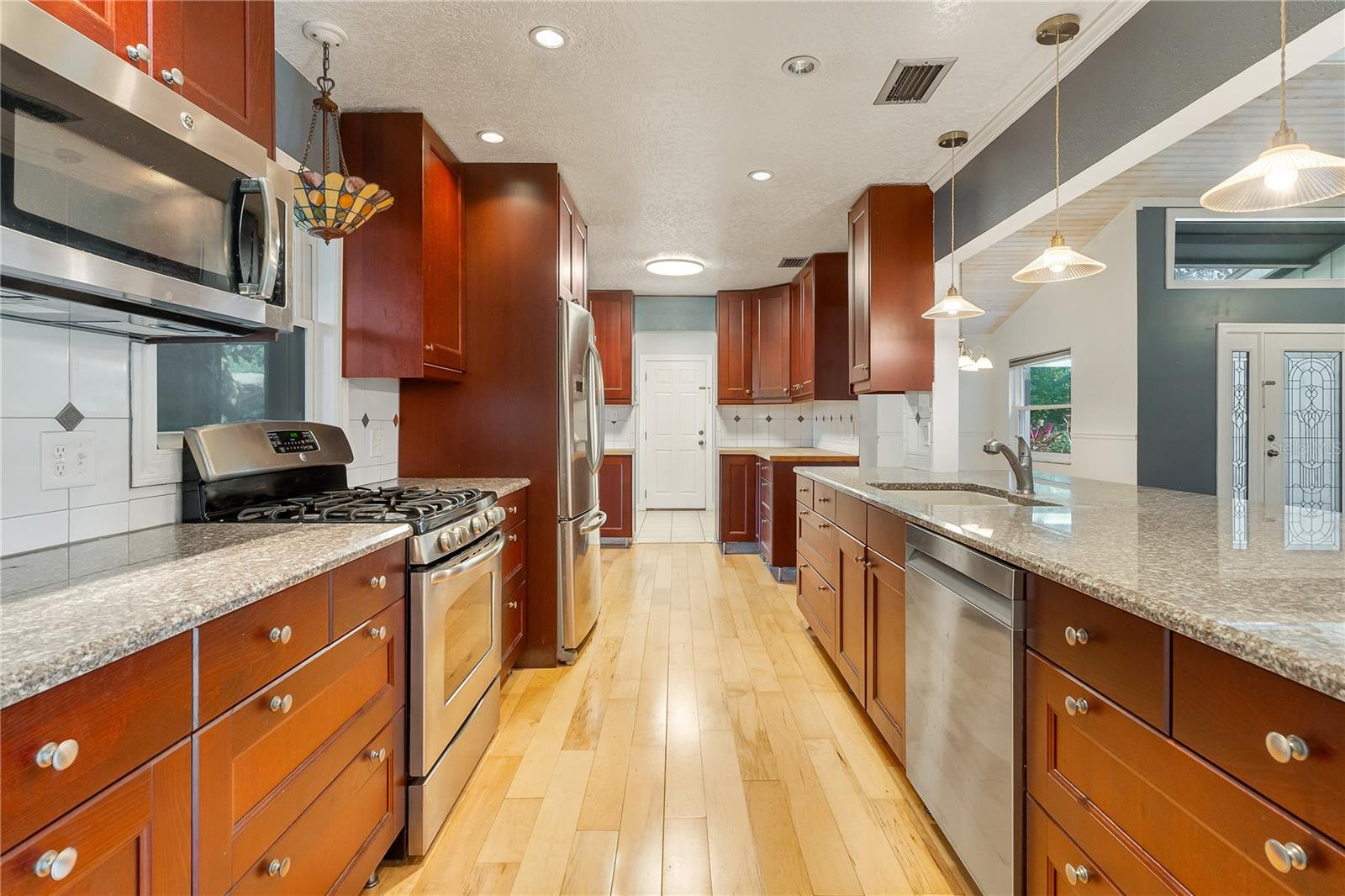 Image 9 of 27 For 5376 Majestic Island Circle