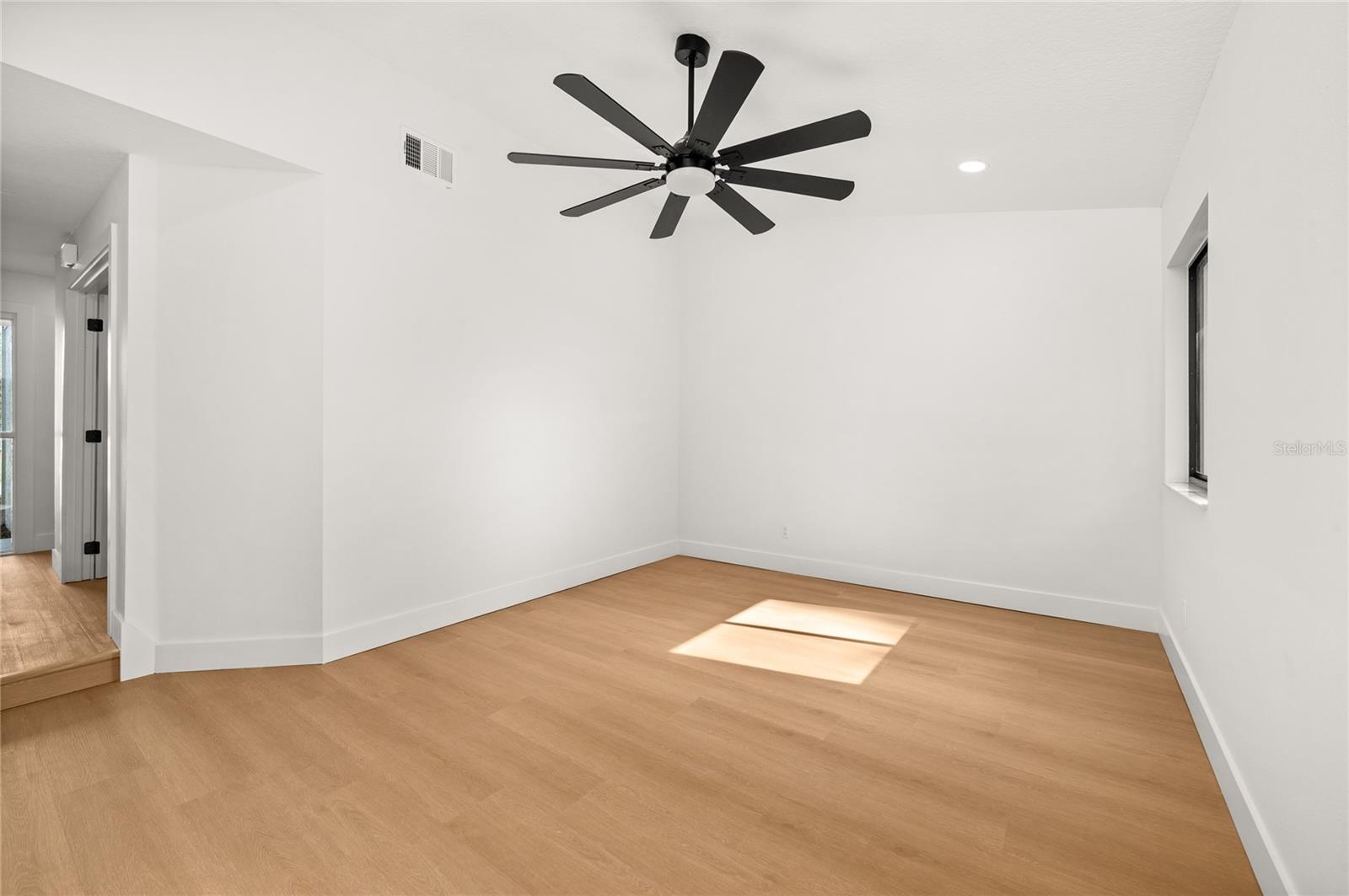 Image 11 of 73 For 705 Boysenberry Court