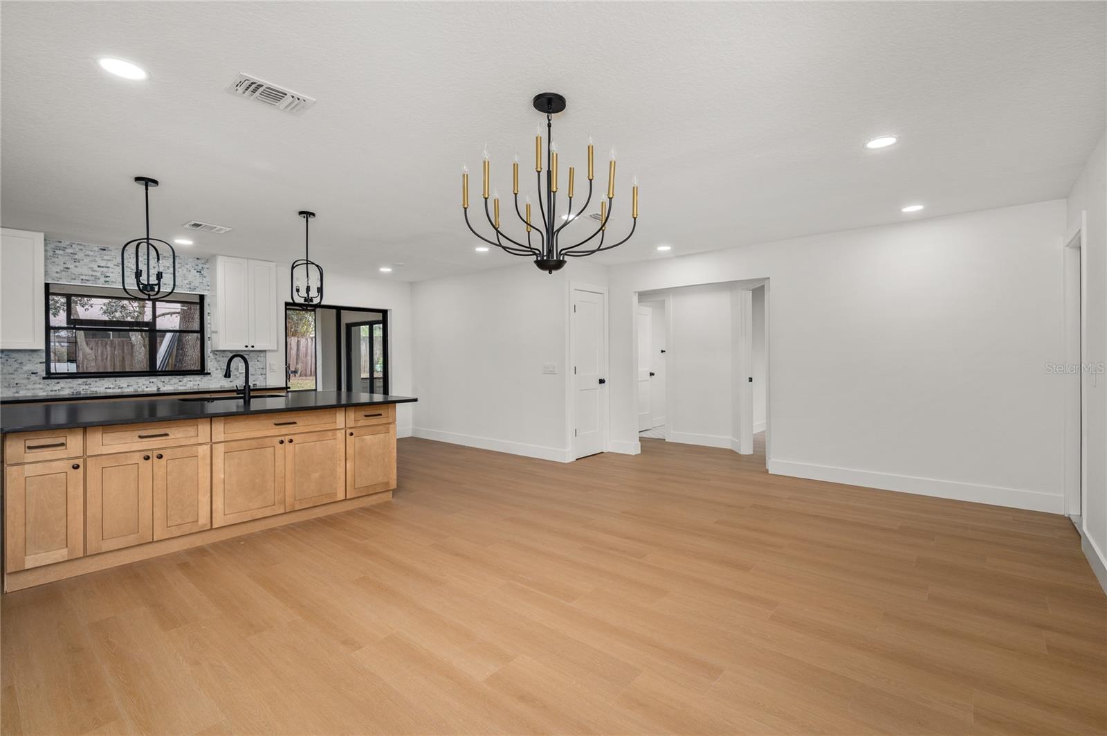 Image 16 of 73 For 705 Boysenberry Court