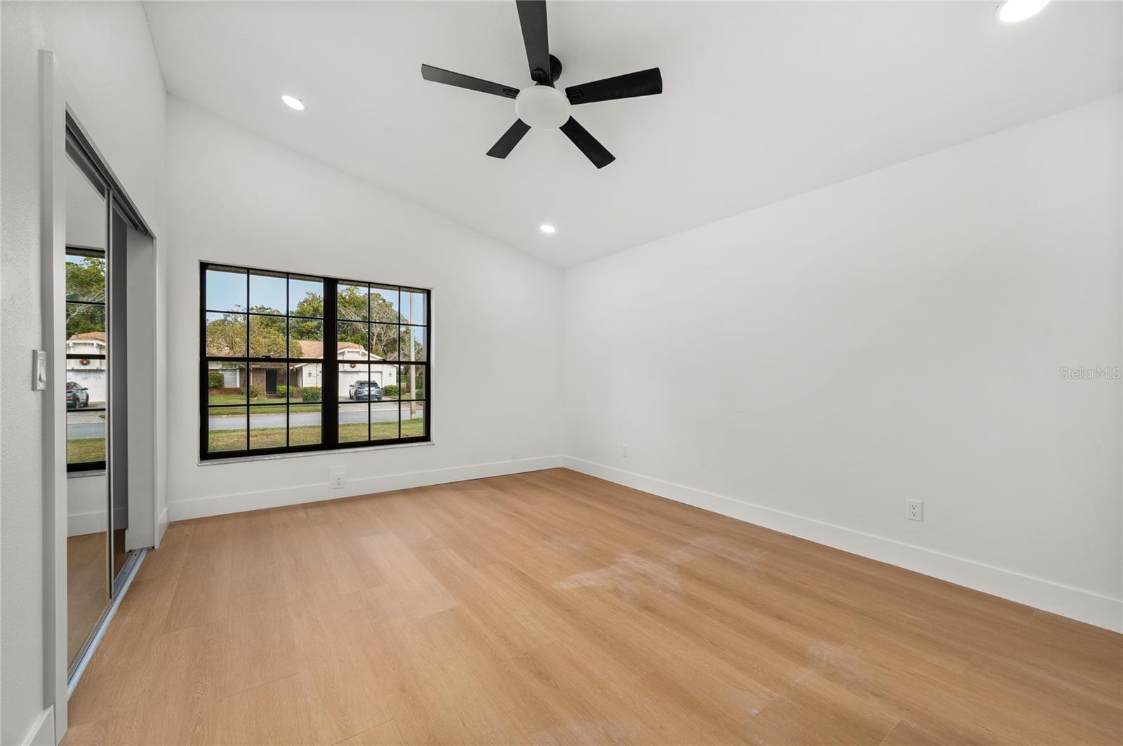 Image 19 of 73 For 705 Boysenberry Court