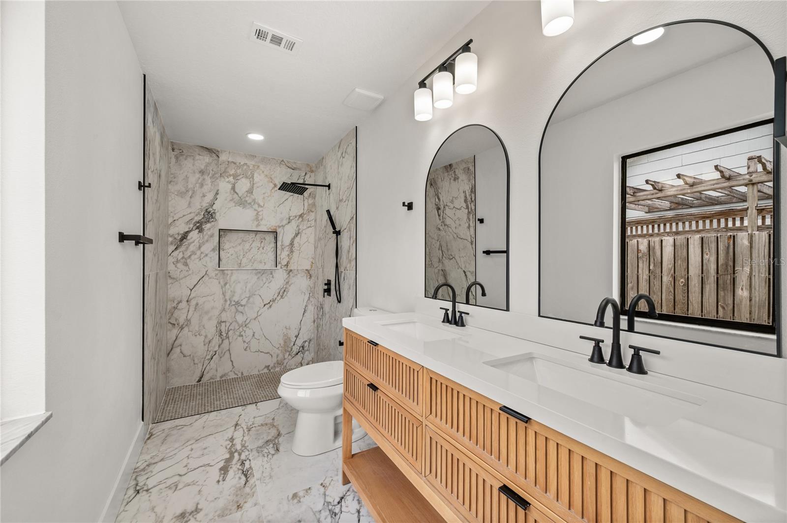 Image 21 of 73 For 705 Boysenberry Court