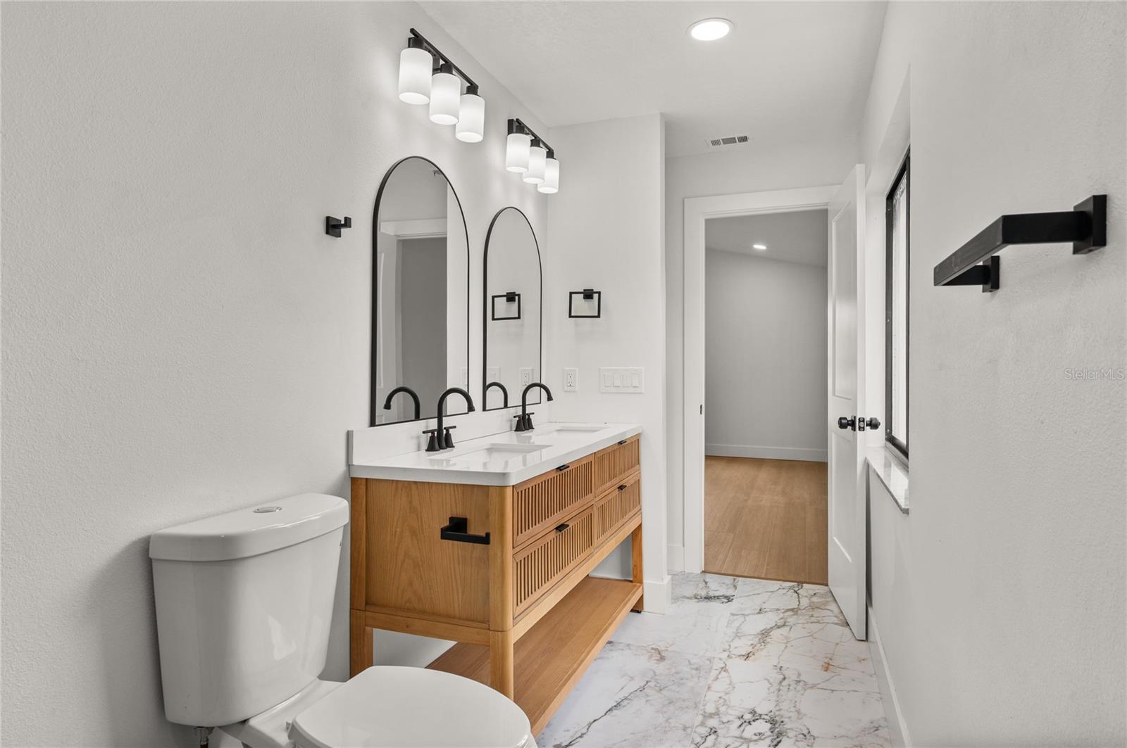 Image 22 of 73 For 705 Boysenberry Court