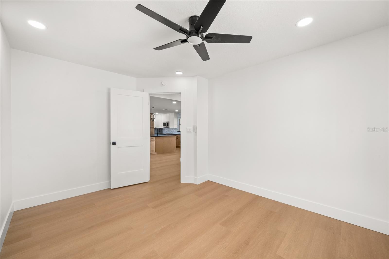 Image 27 of 73 For 705 Boysenberry Court