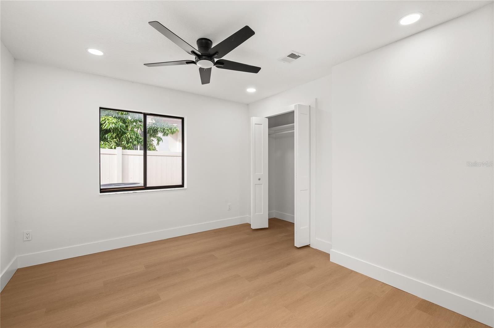 Image 28 of 73 For 705 Boysenberry Court