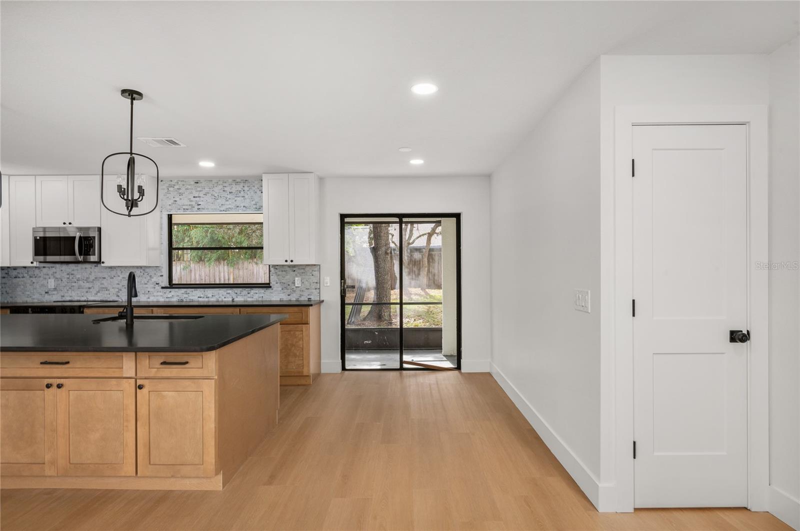 Image 36 of 73 For 705 Boysenberry Court