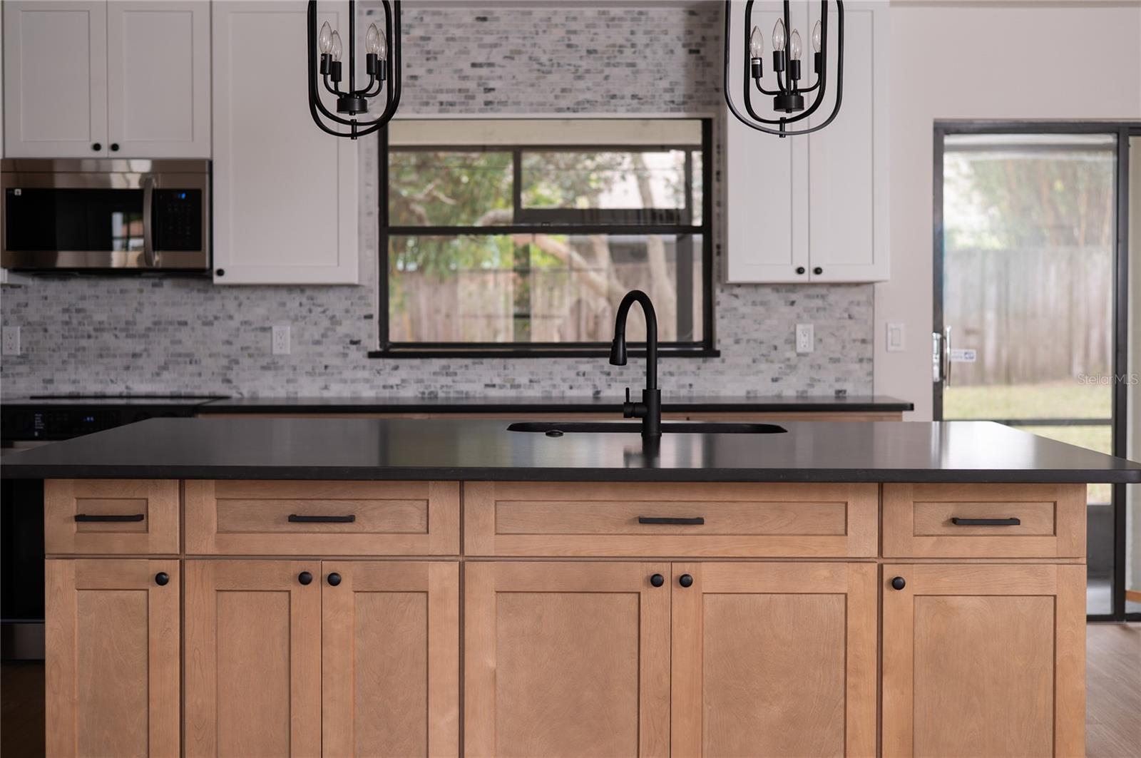 Image 60 of 73 For 705 Boysenberry Court