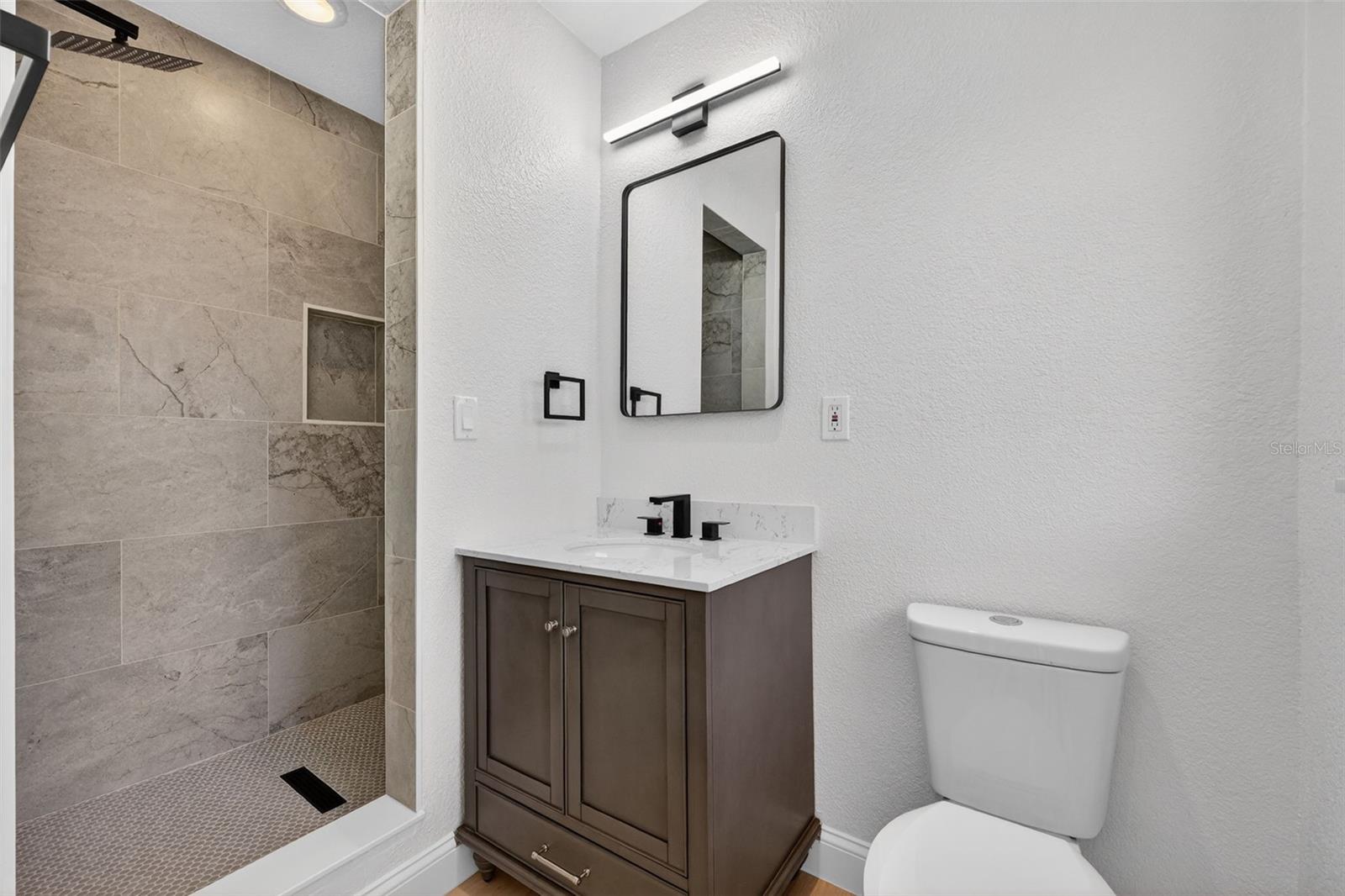 Image 13 of 22 For 5008 Cluster Avenue