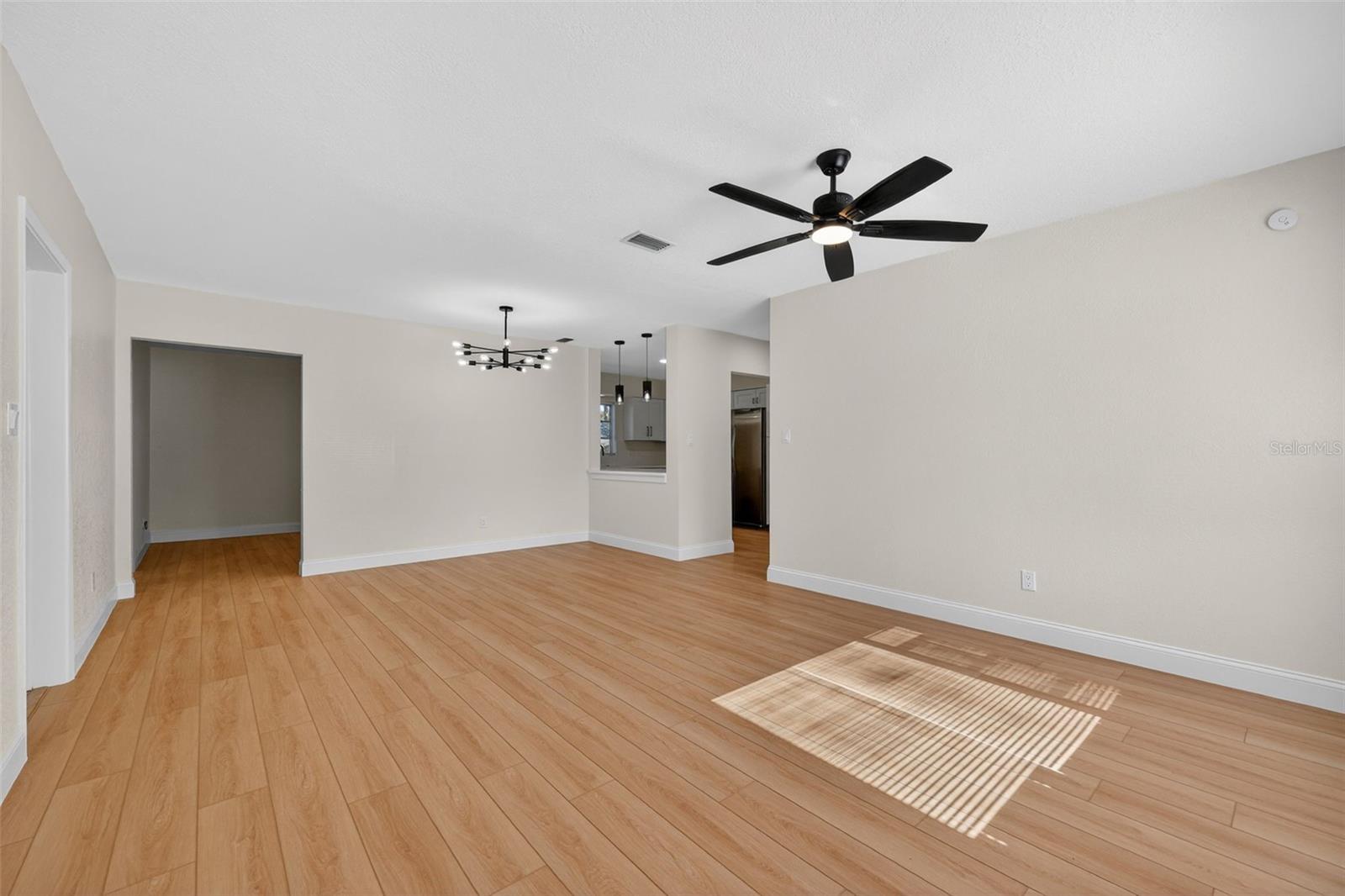 Image 5 of 22 For 5008 Cluster Avenue