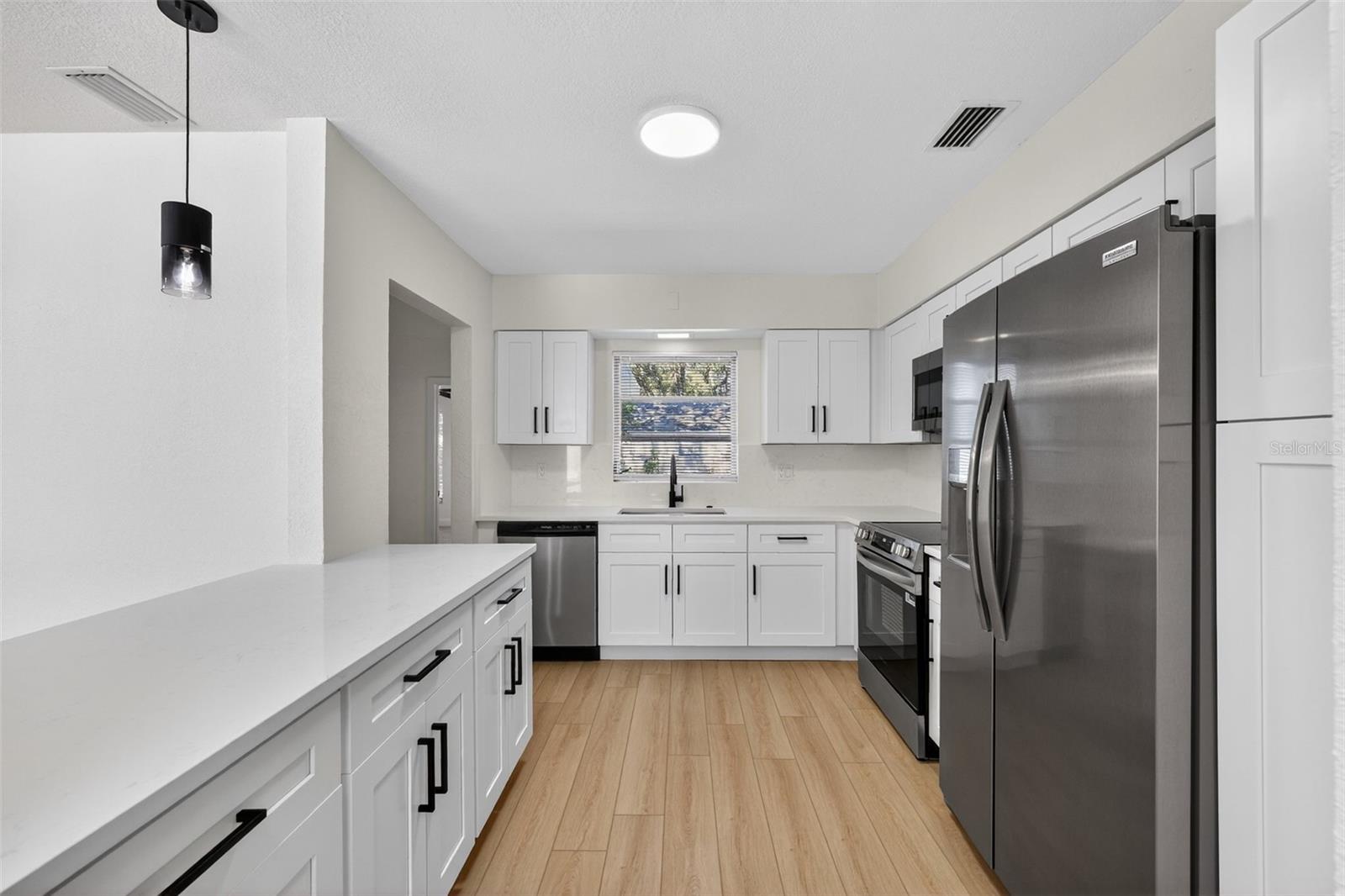 Image 8 of 22 For 5008 Cluster Avenue