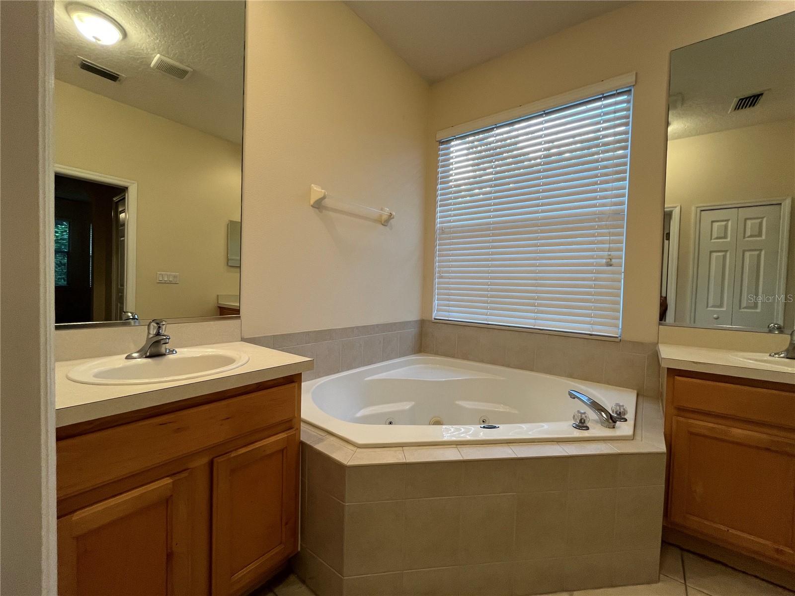 Image 16 of 46 For 2923 Sweetspire Circle