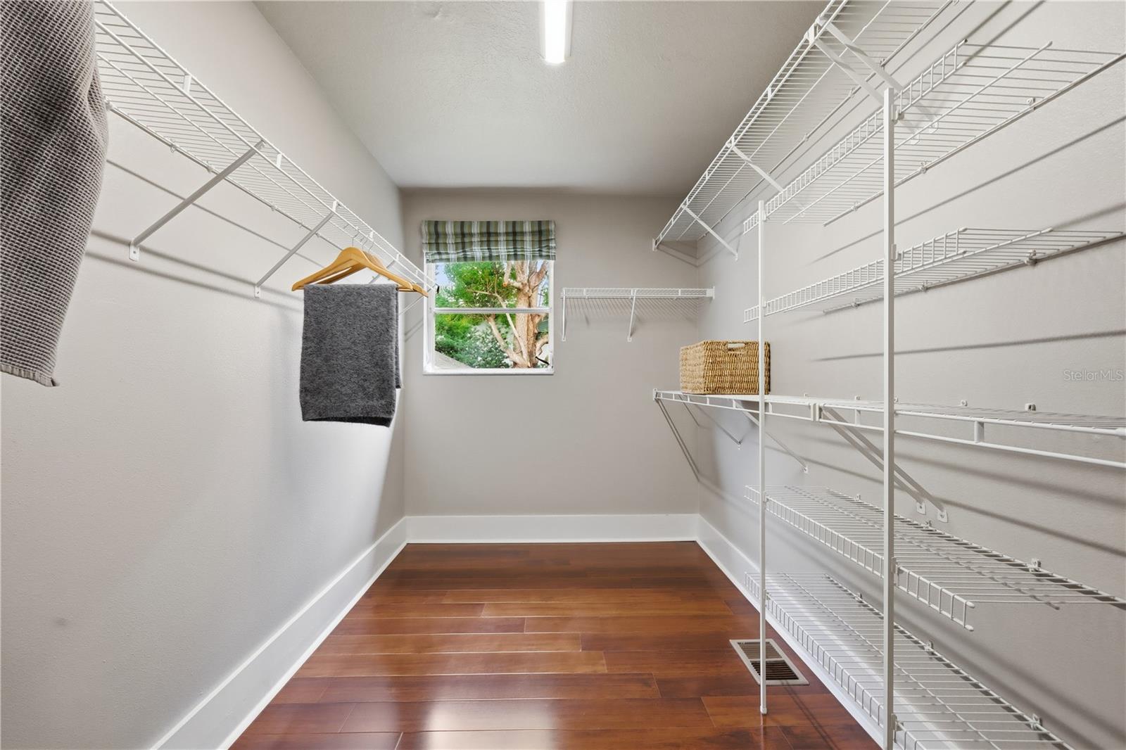 Image 18 of 32 For 1213 Delaney Avenue