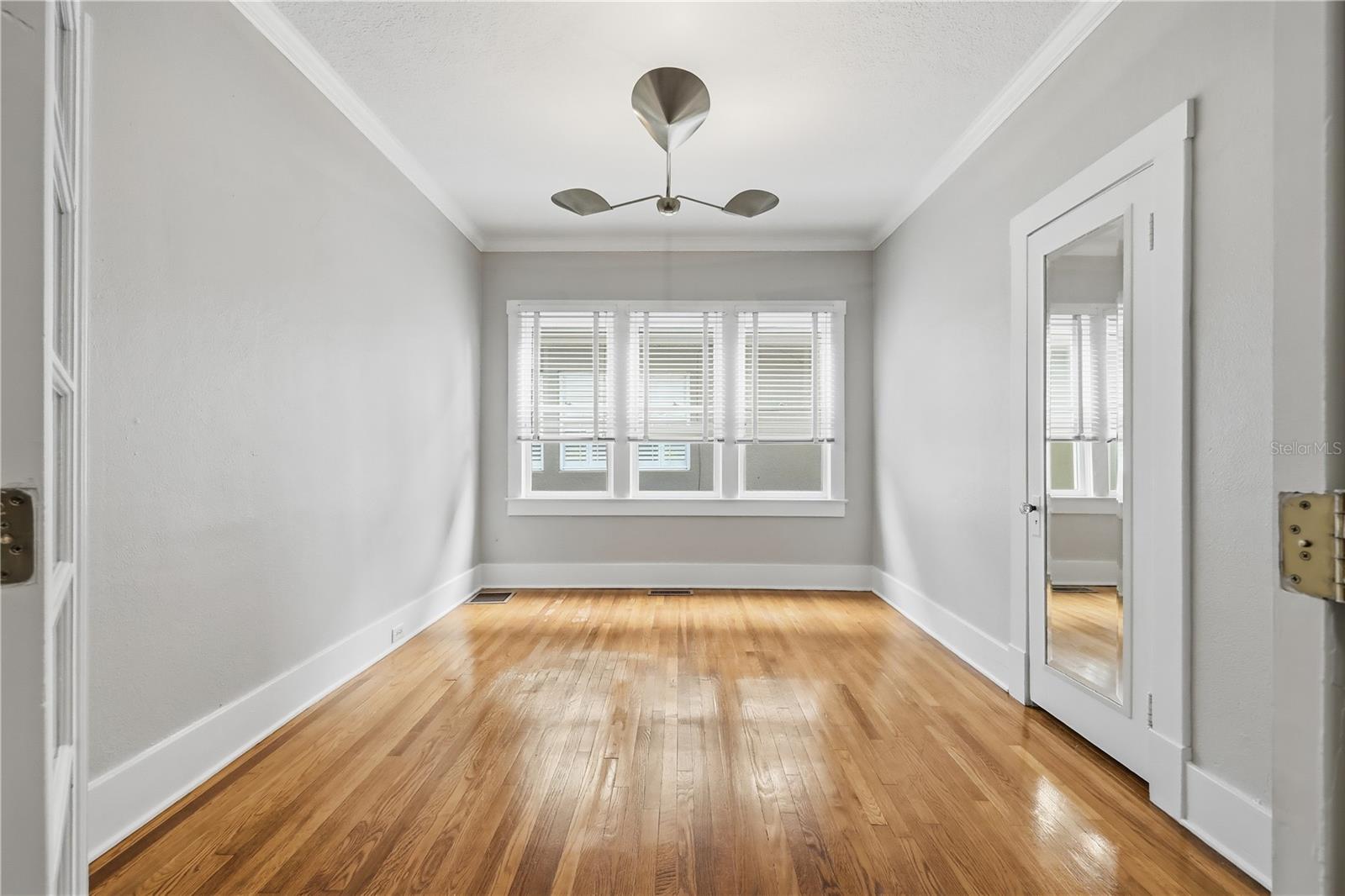 Image 22 of 32 For 1213 Delaney Avenue