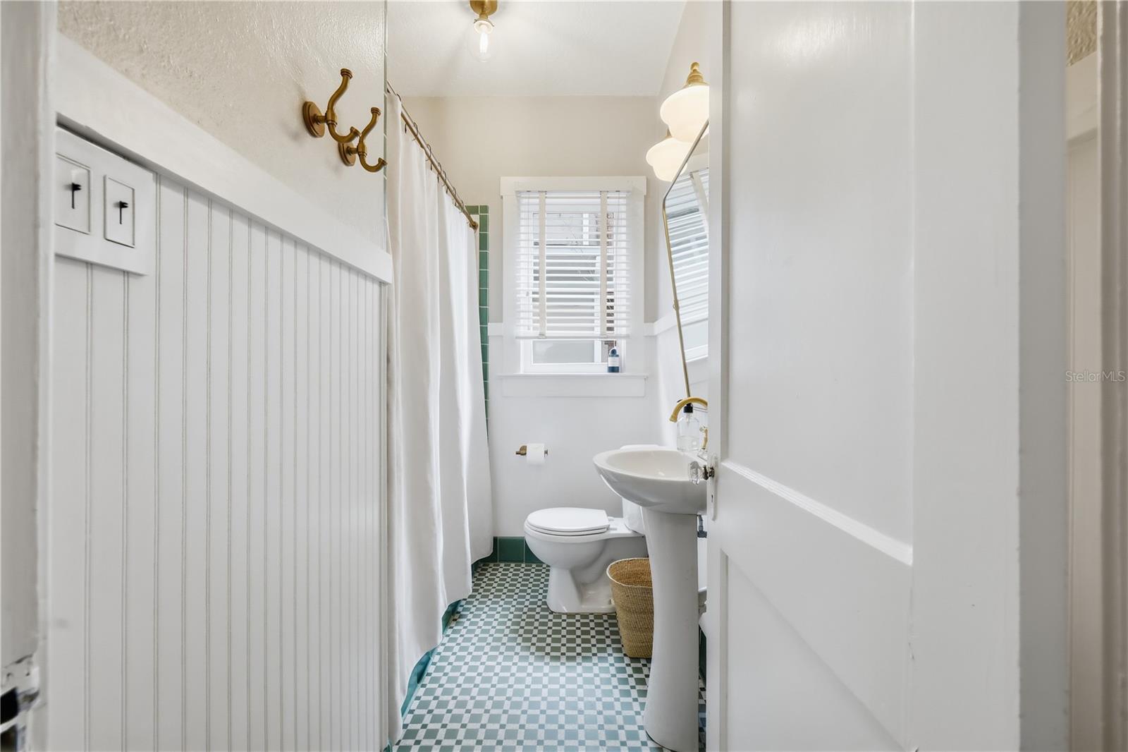 Image 23 of 32 For 1213 Delaney Avenue