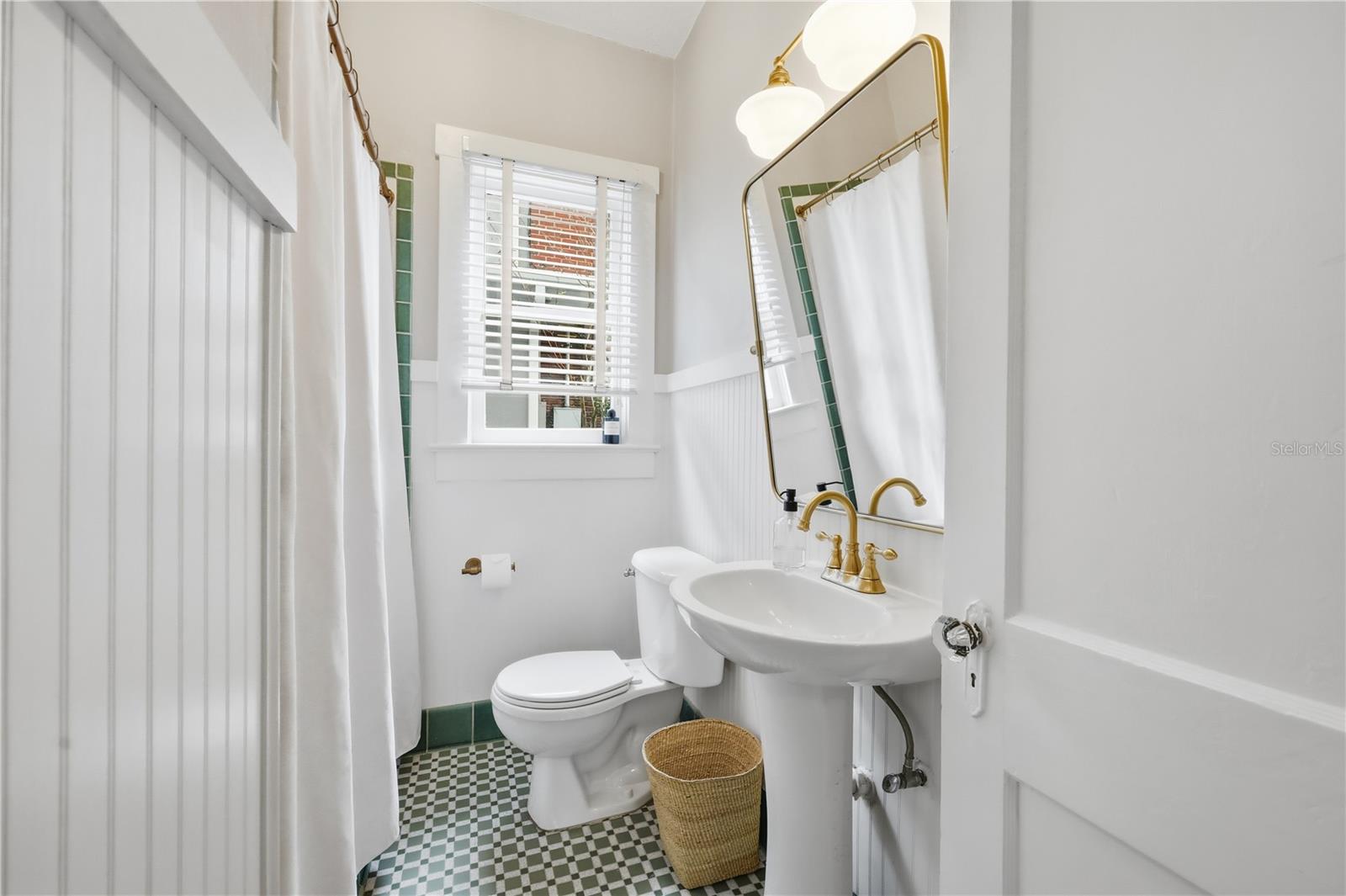 Image 24 of 32 For 1213 Delaney Avenue