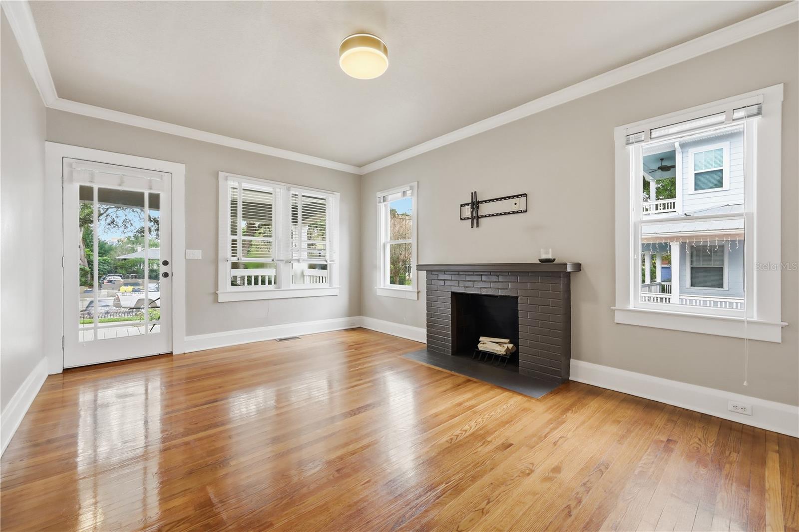 Image 6 of 32 For 1213 Delaney Avenue