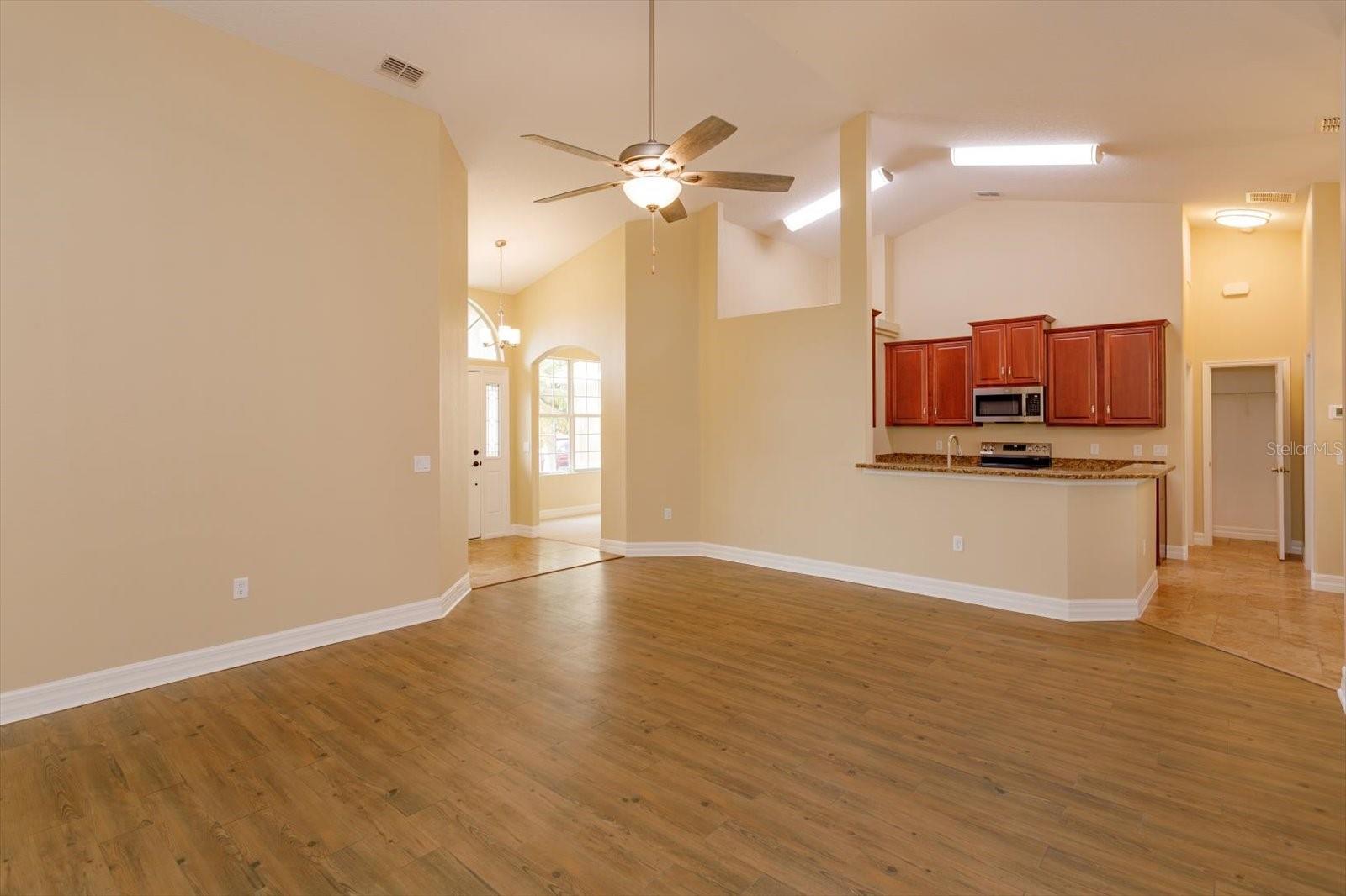 Listing photo id 9 for 1609 Oak Hollow Road