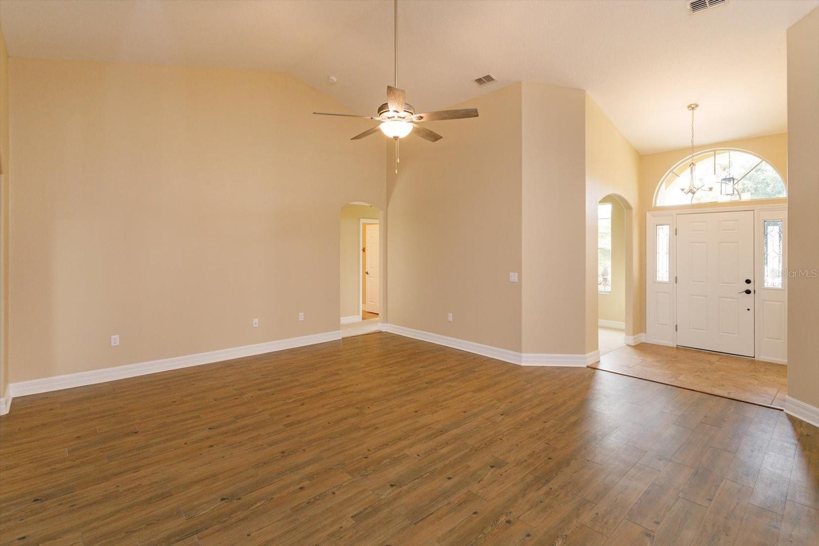 Listing photo id 10 for 1609 Oak Hollow Road