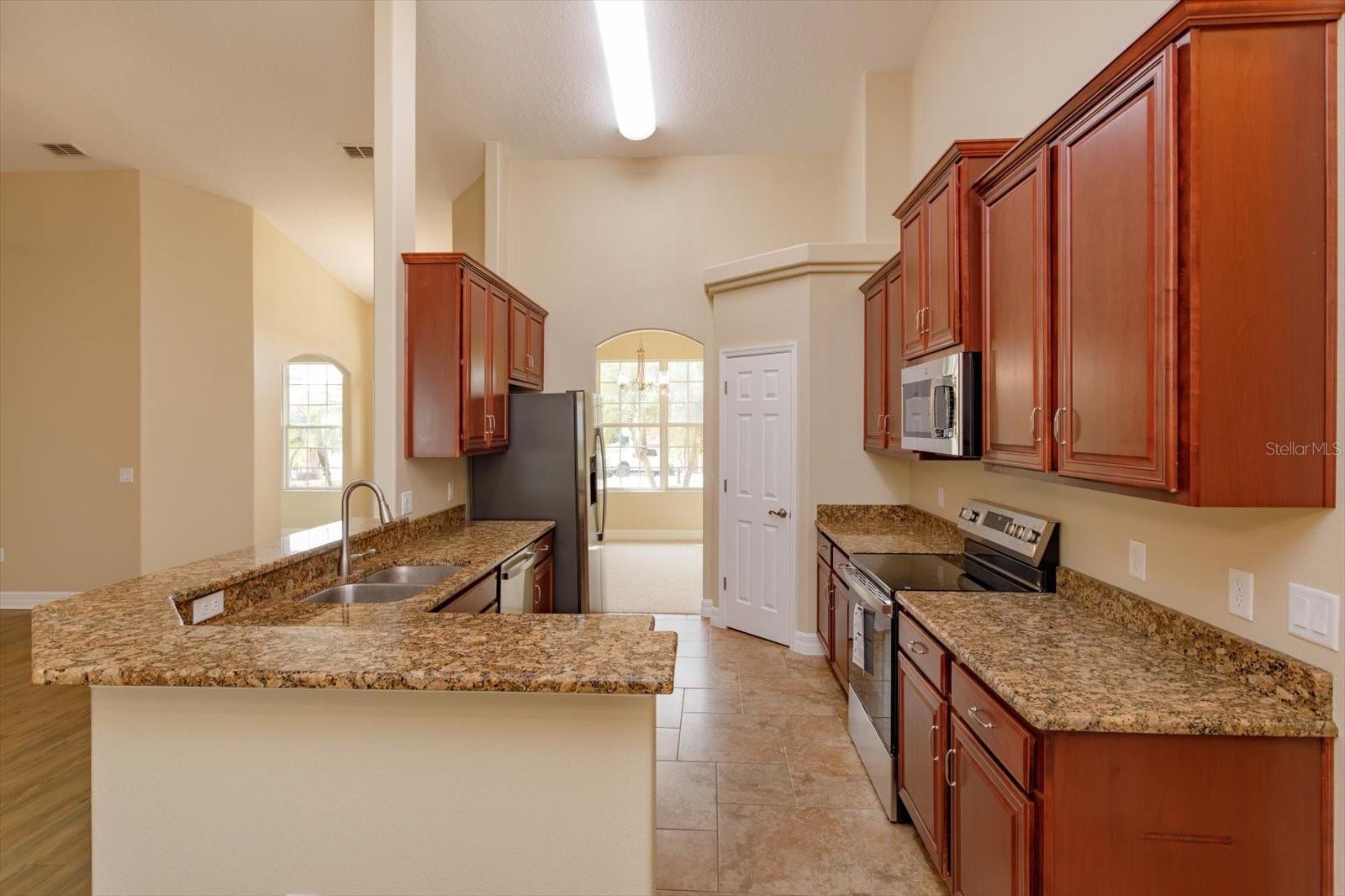 Listing photo id 12 for 1609 Oak Hollow Road