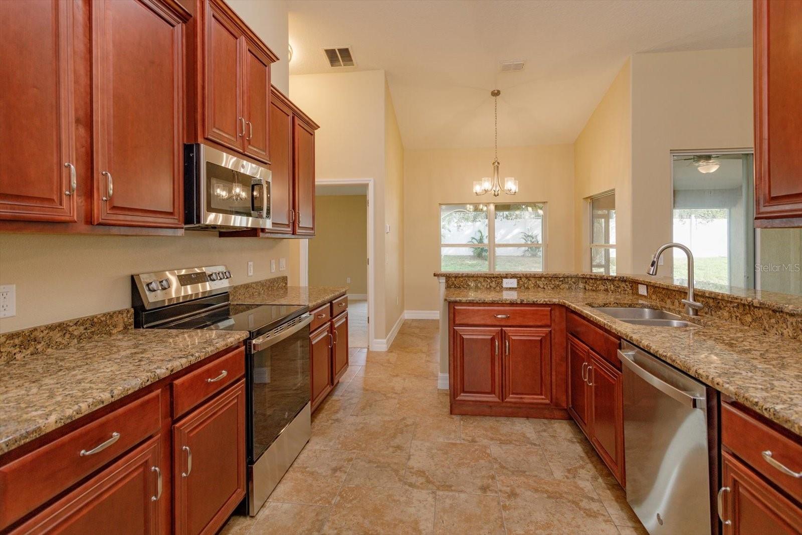 Listing photo id 14 for 1609 Oak Hollow Road