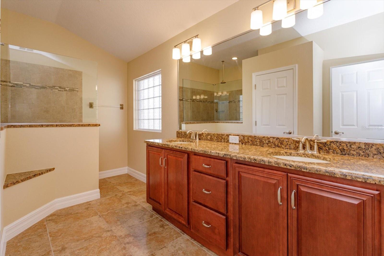 Listing photo id 18 for 1609 Oak Hollow Road