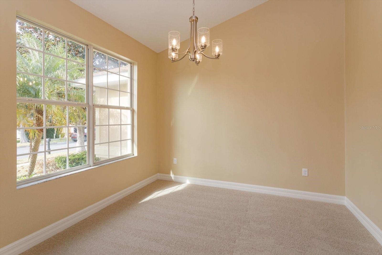 Listing photo id 6 for 1609 Oak Hollow Road