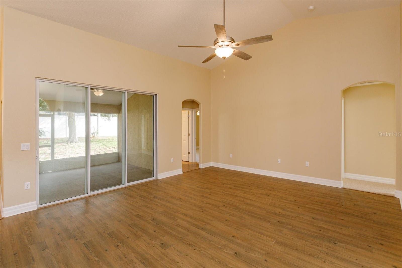 Listing photo id 7 for 1609 Oak Hollow Road