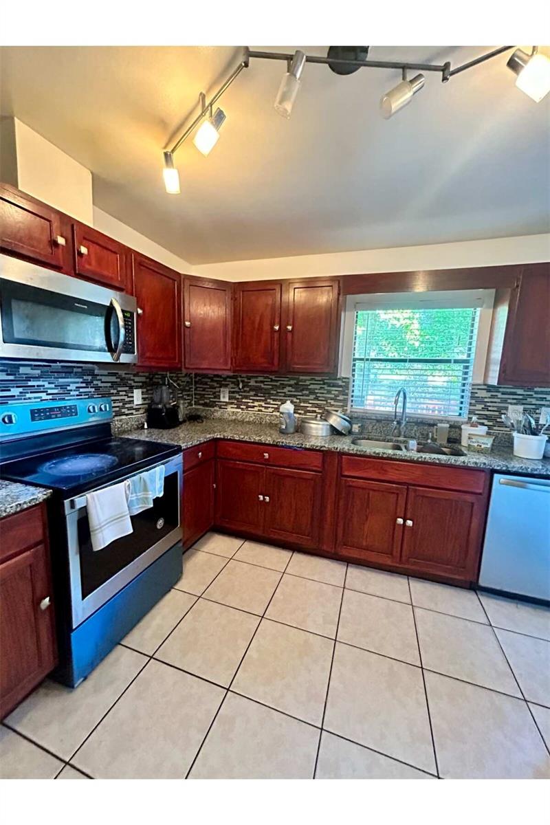 Image 8 of 10 For 5470 Higgins Way