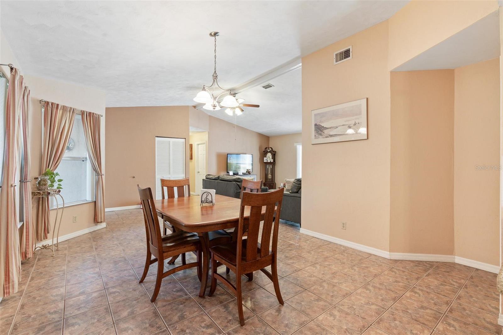 Image 10 of 39 For 2213 Needle Palm Drive