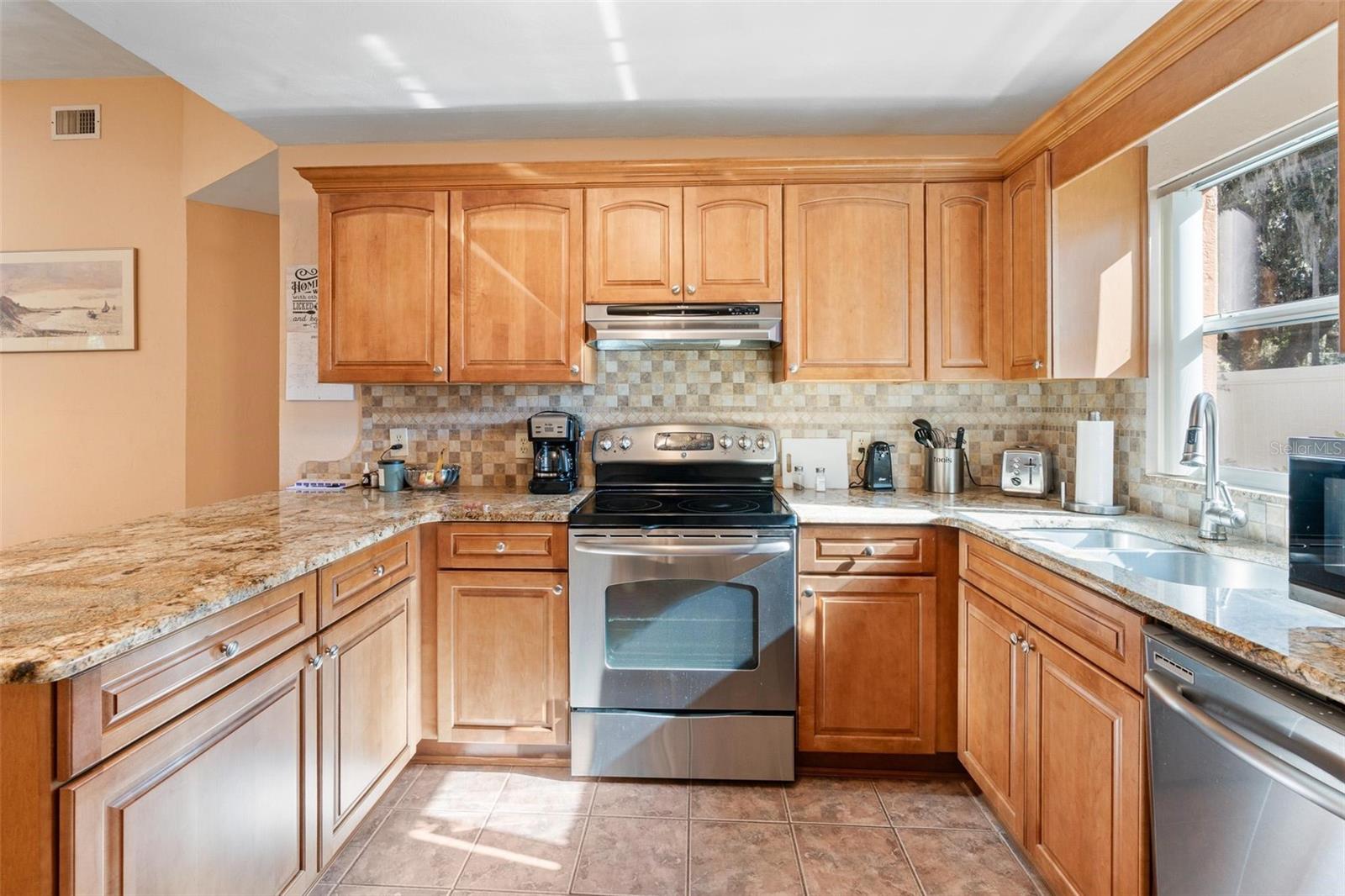 Image 12 of 39 For 2213 Needle Palm Drive