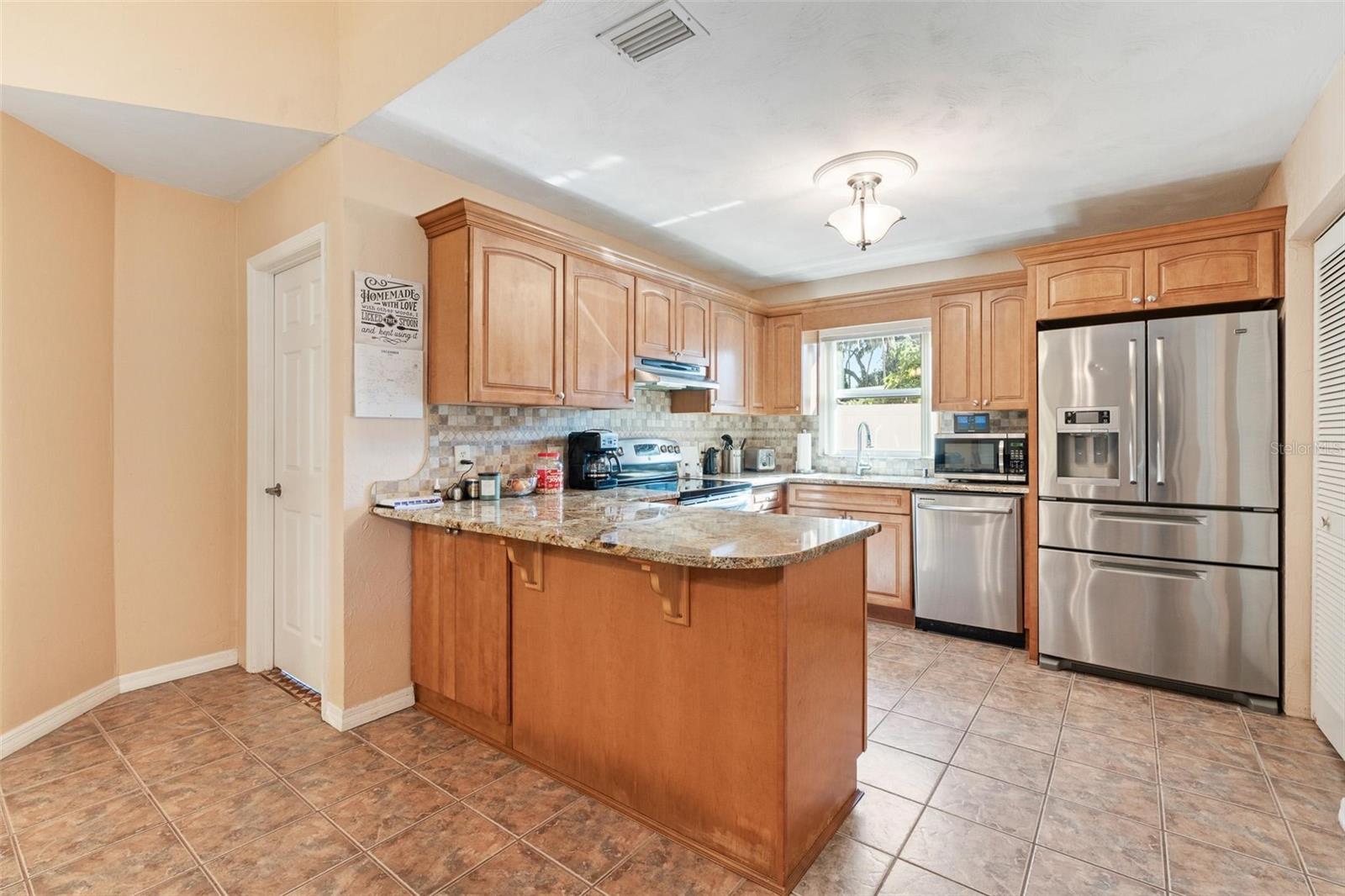 Image 14 of 39 For 2213 Needle Palm Drive