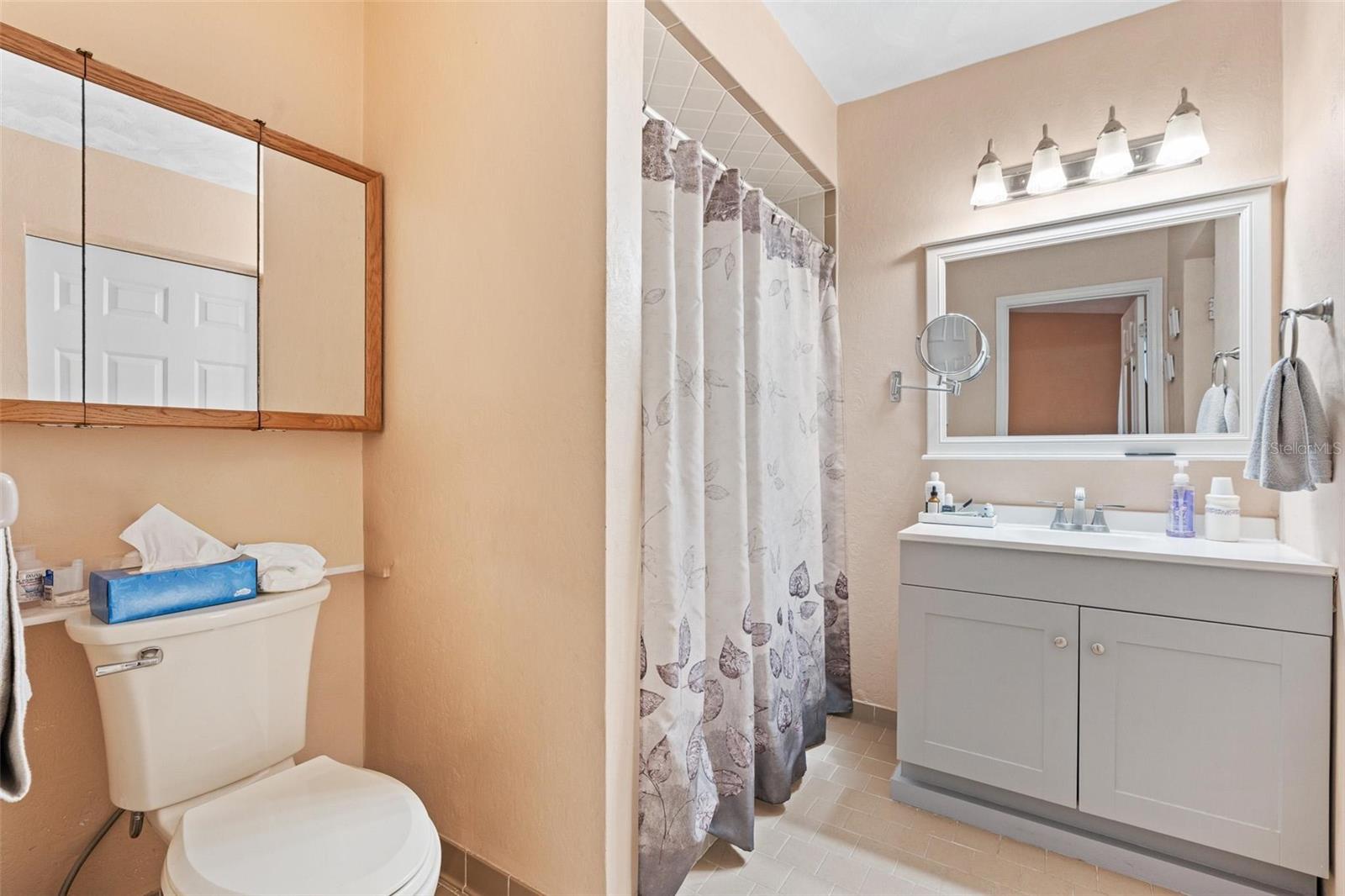 Image 19 of 39 For 2213 Needle Palm Drive