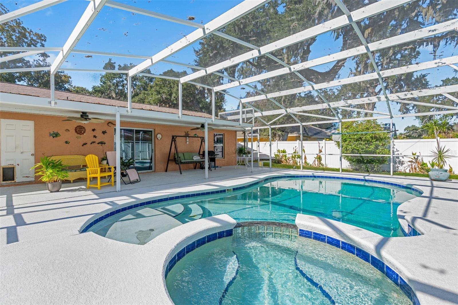 Image 25 of 39 For 2213 Needle Palm Drive