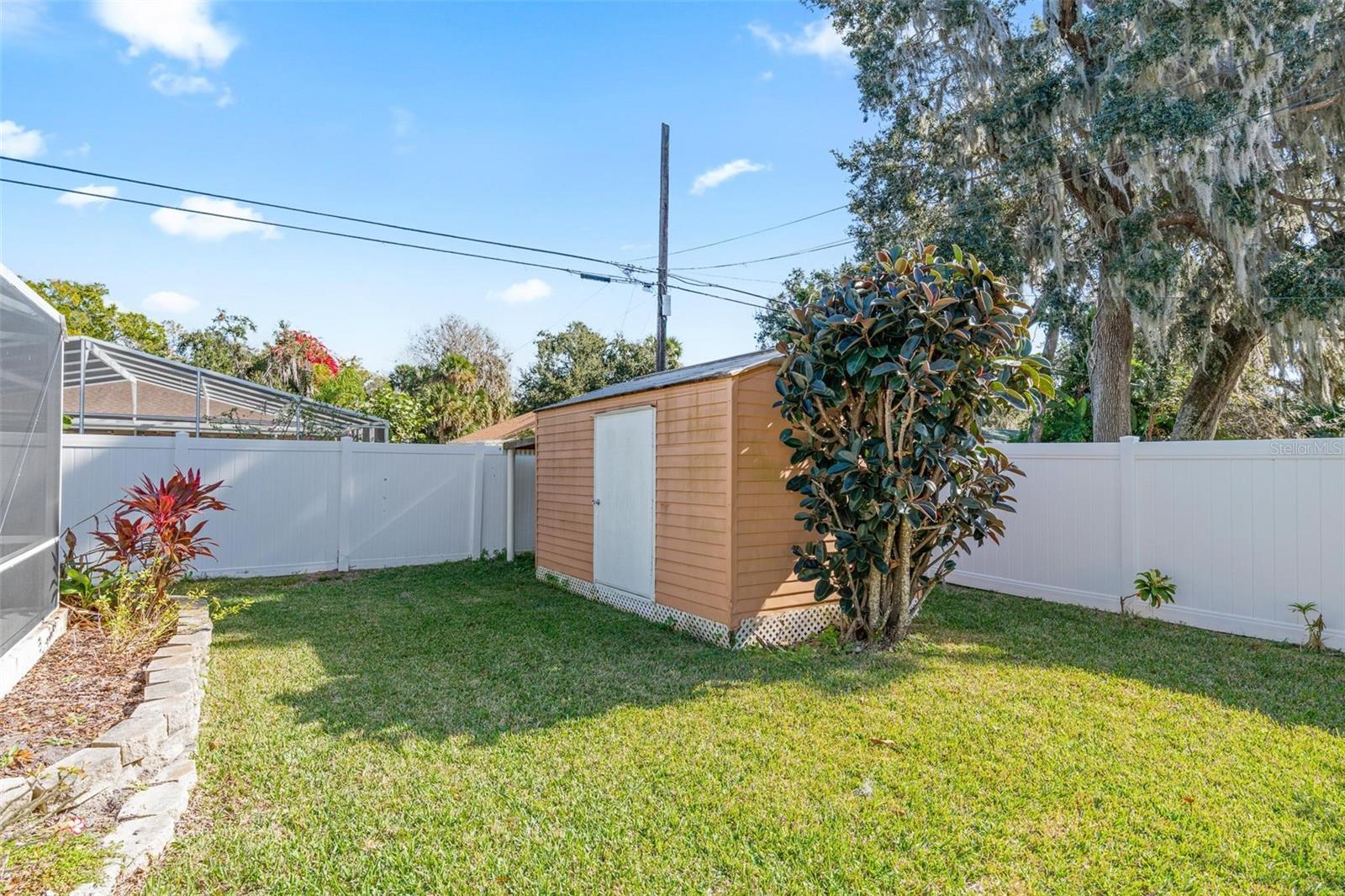 Image 27 of 39 For 2213 Needle Palm Drive