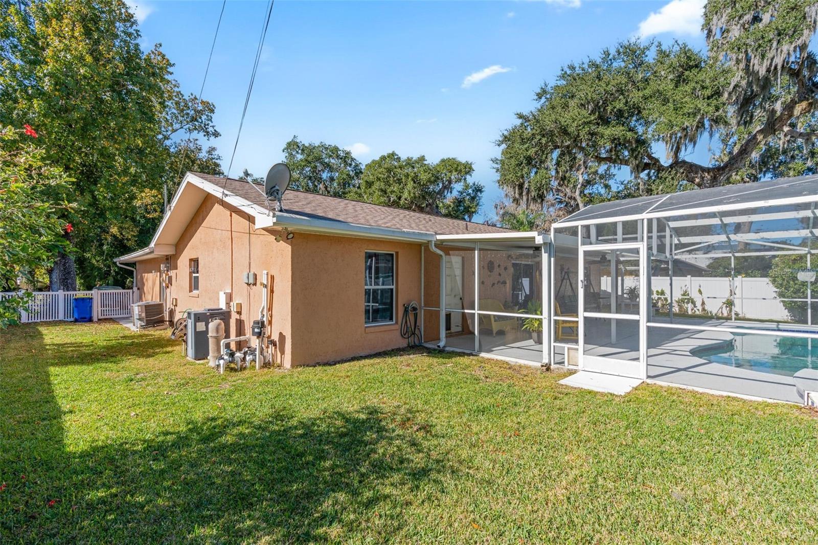 Image 29 of 39 For 2213 Needle Palm Drive