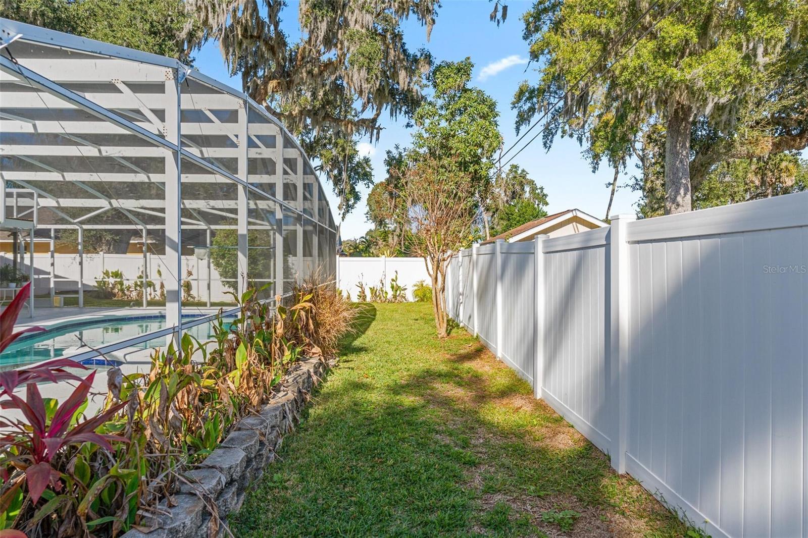 Image 30 of 39 For 2213 Needle Palm Drive