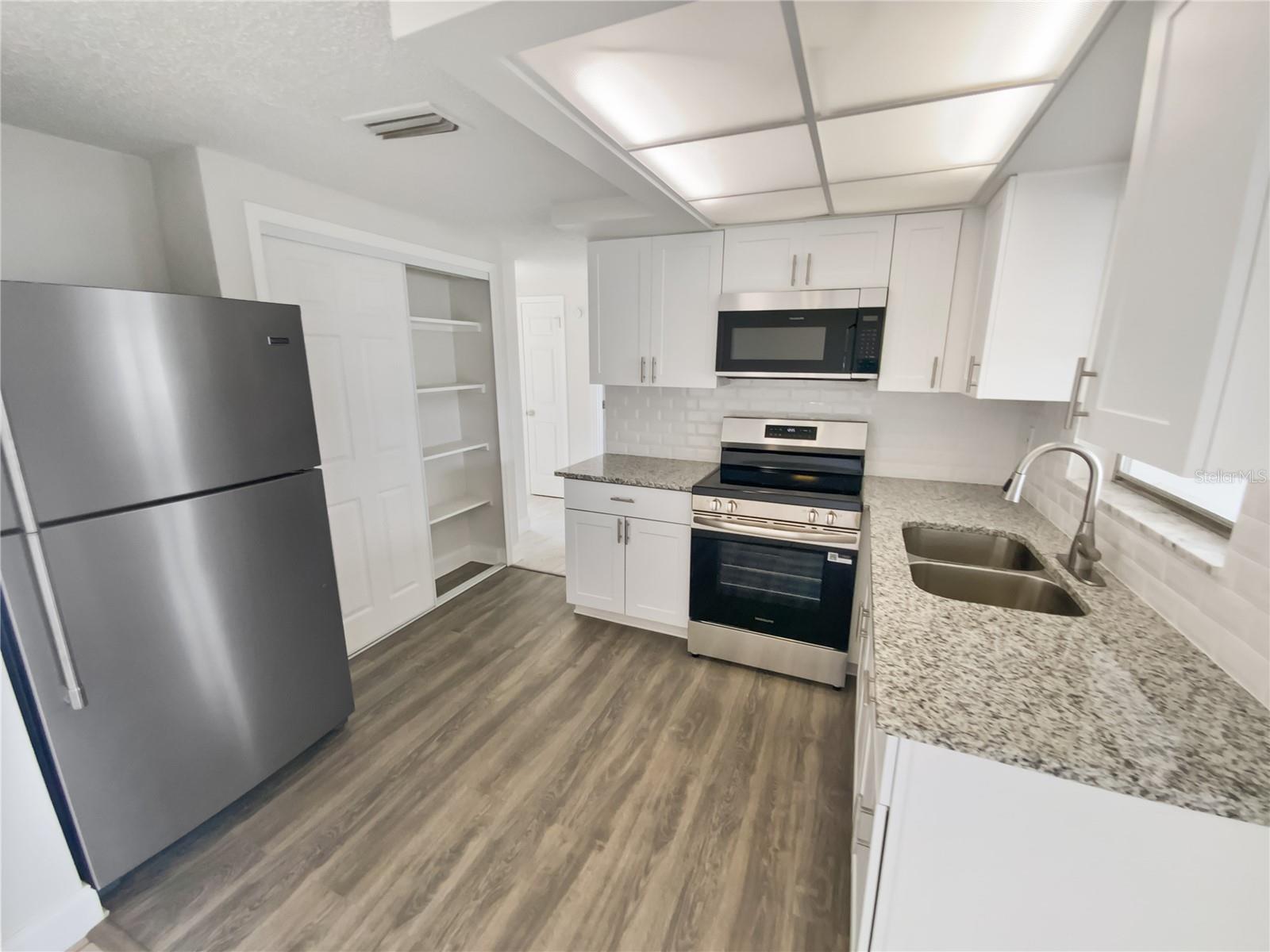 Image 14 of 24 For 13635 Frances Avenue