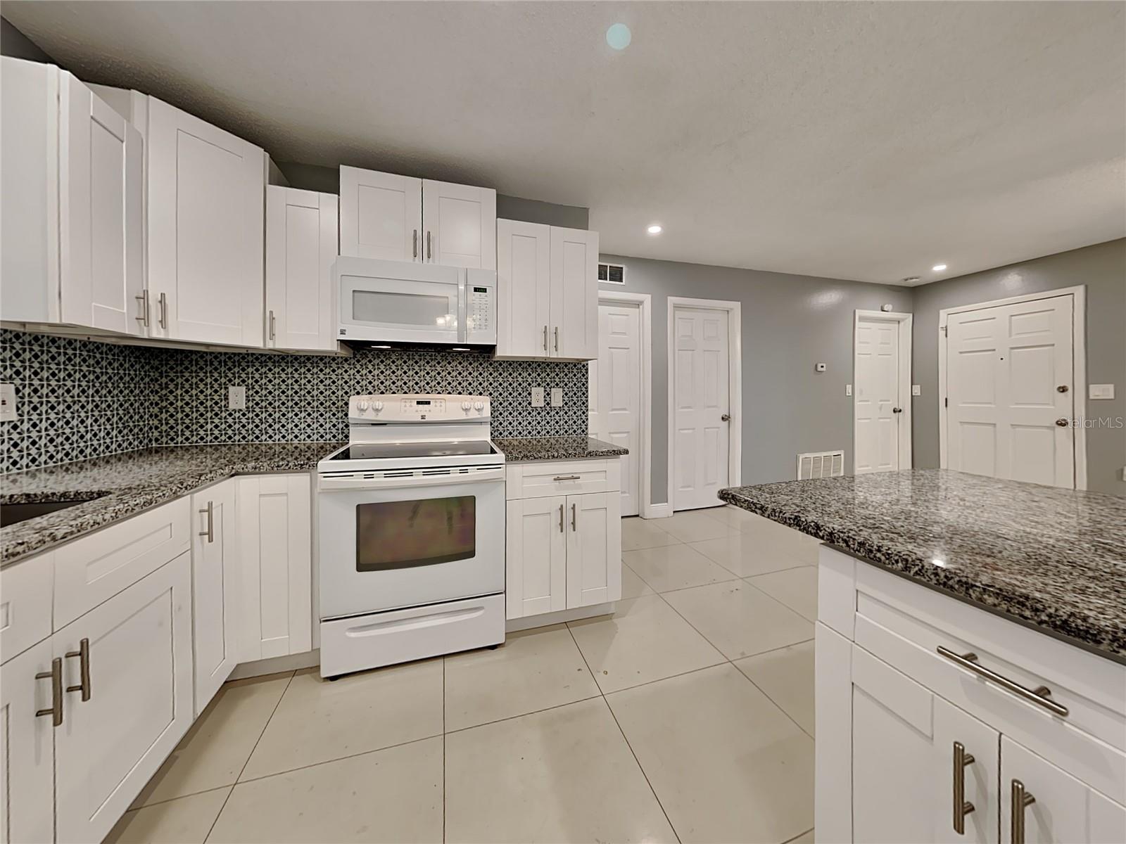 Image 6 of 18 For 6099 Colchester Avenue