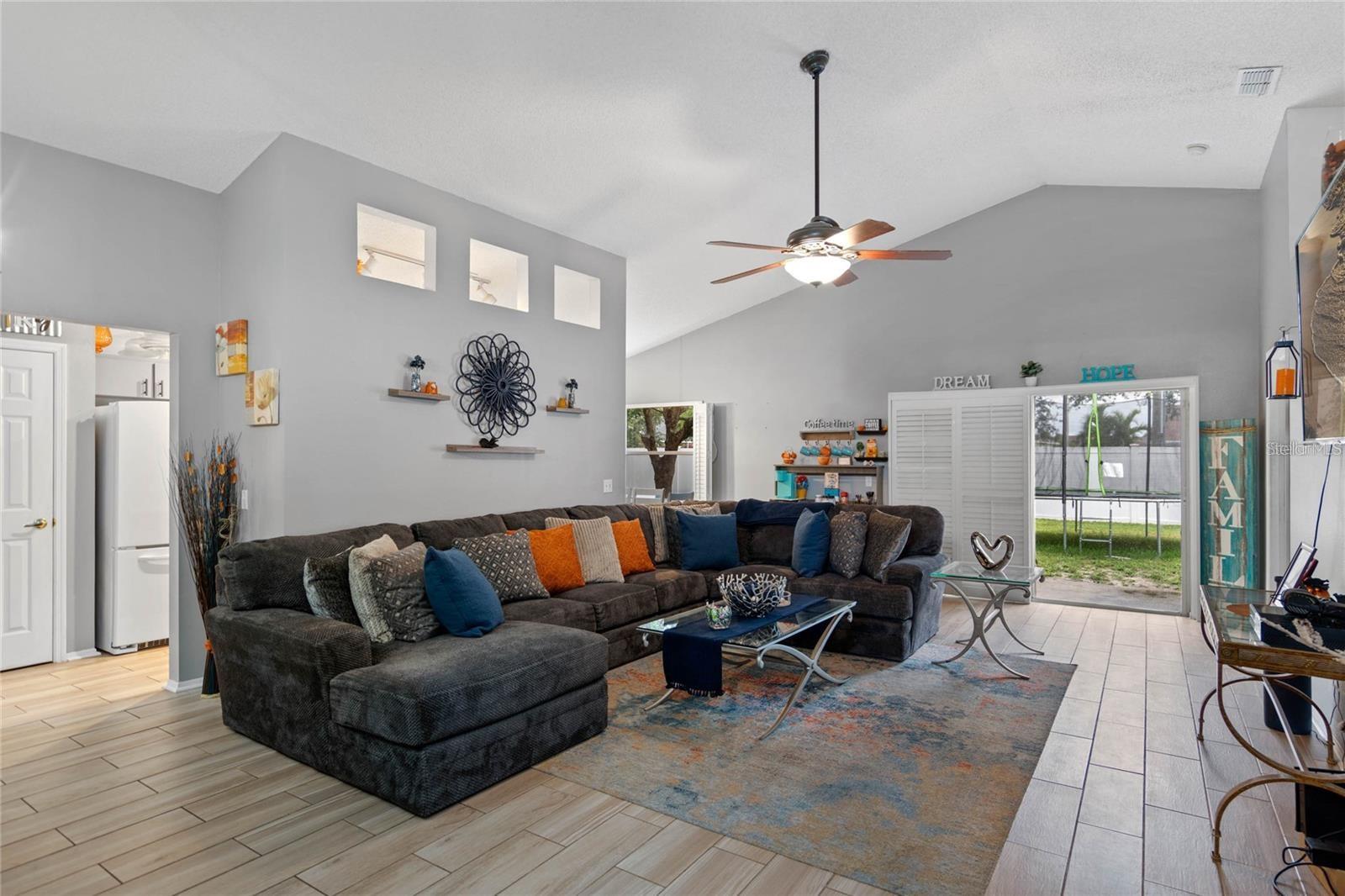 Image 4 of 22 For 541 Heather Glen Drive