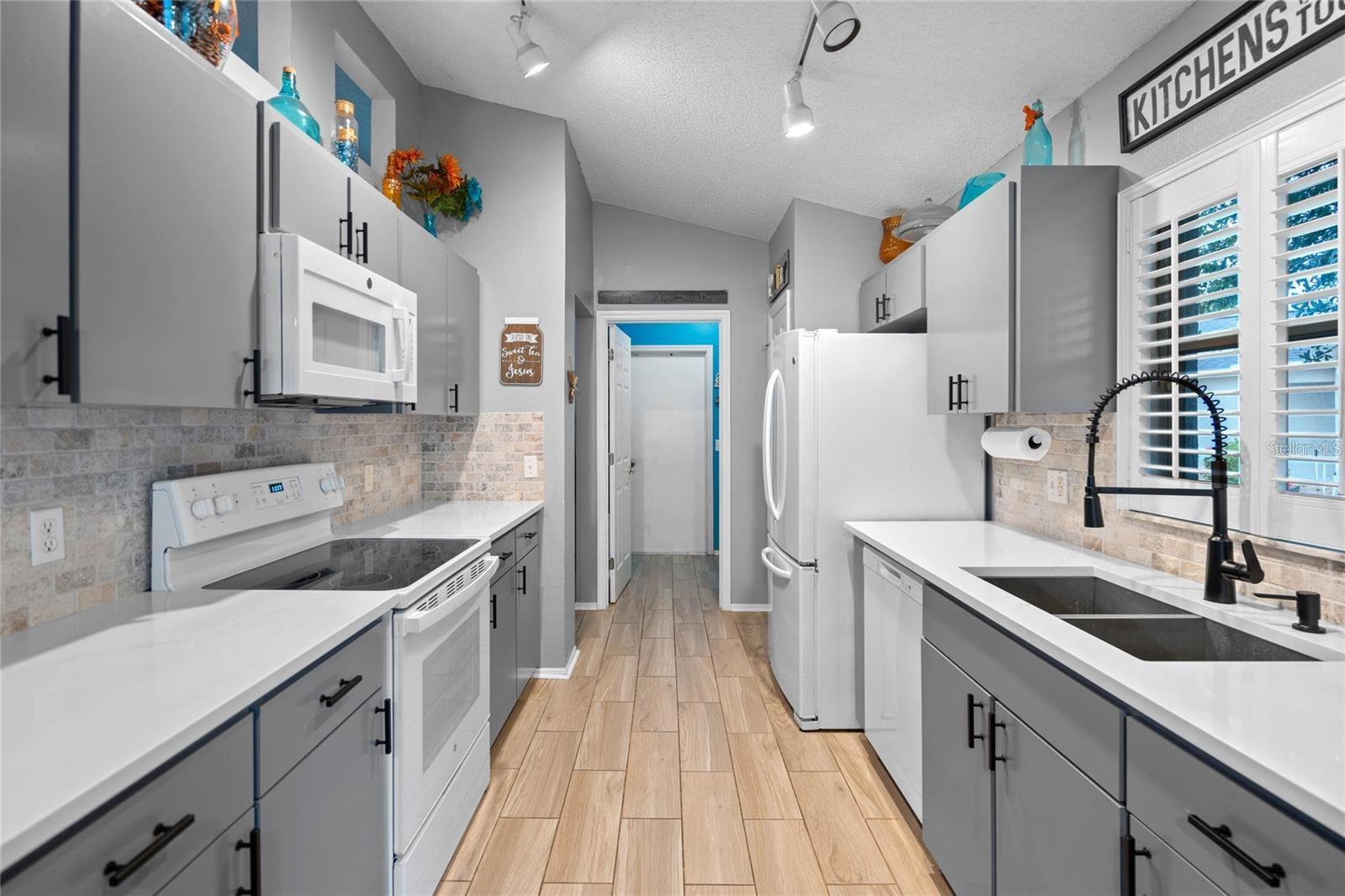 Image 7 of 22 For 541 Heather Glen Drive