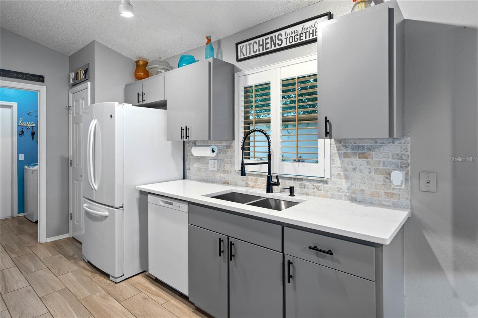 Image 9 of 22 For 541 Heather Glen Drive