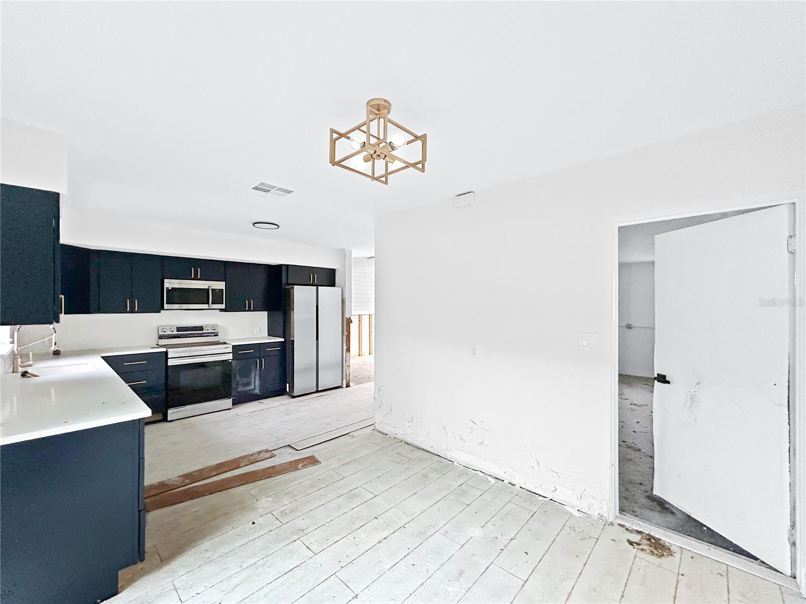 Image 7 of 14 For 4701 Chancellor Street Ne