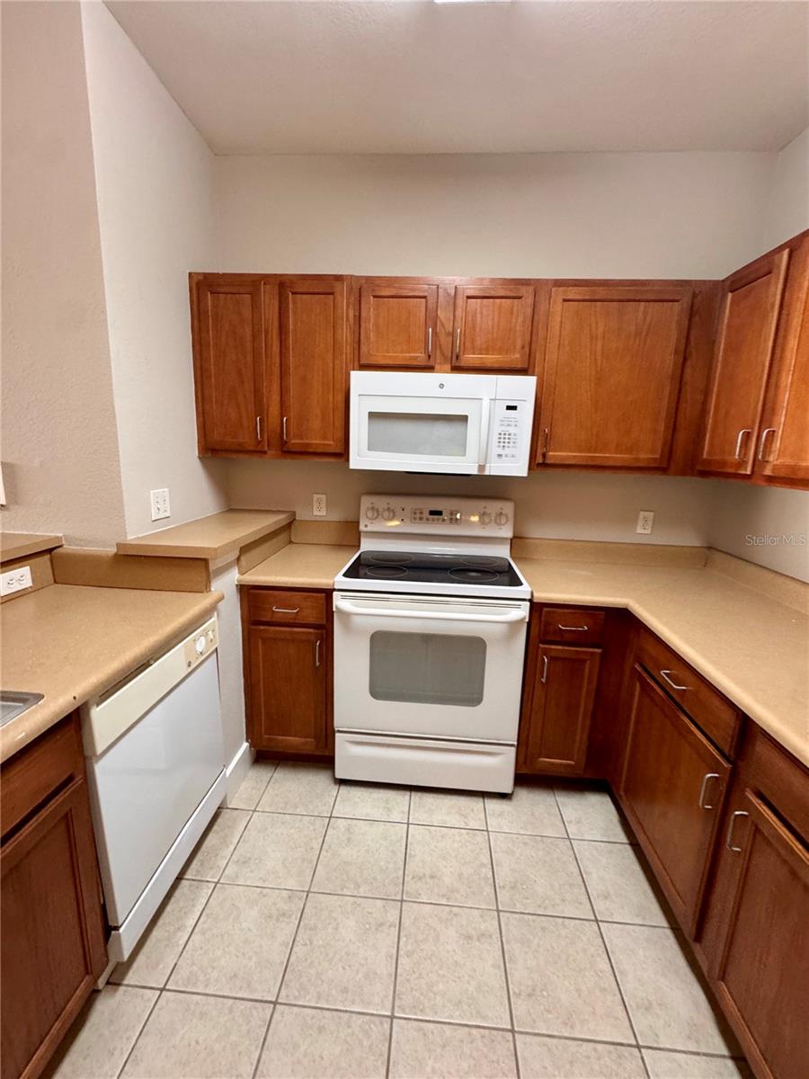 Image 3 of 12 For 8124 Claire Ann Drive 204