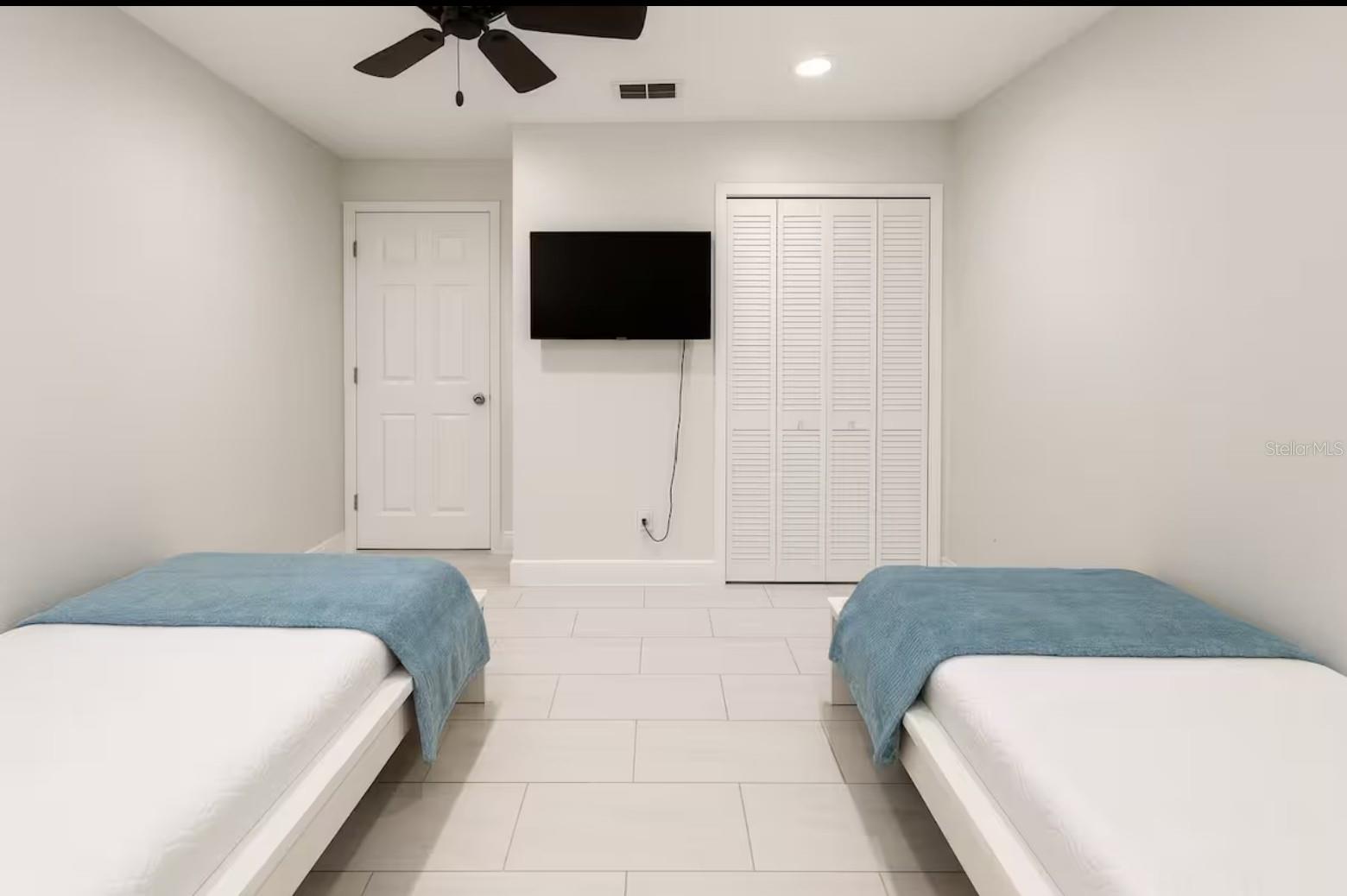 Image 13 of 16 For 3275 Smoke Signal Circle