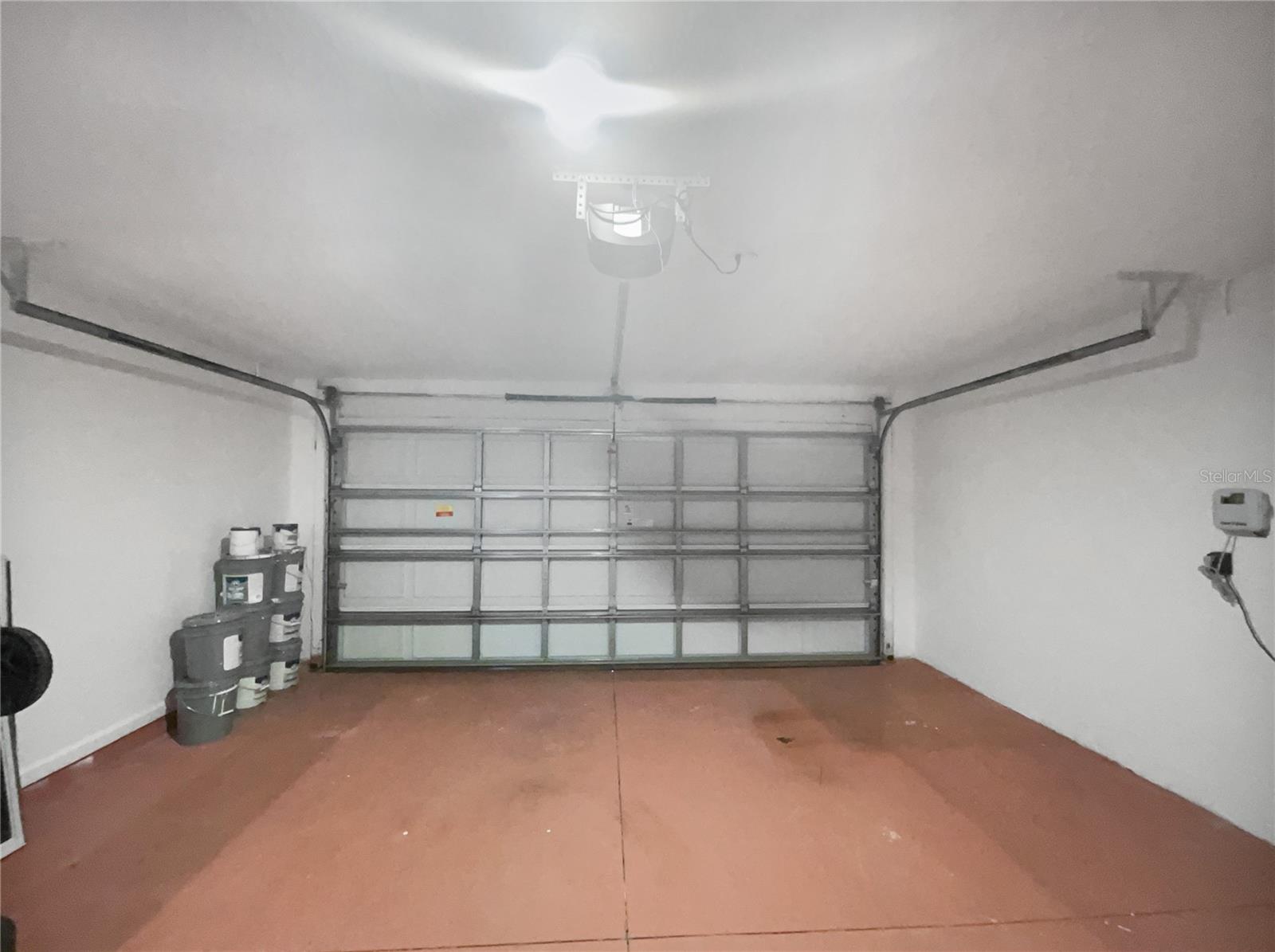 Listing photo id 11 for 2046 Heartland Circle