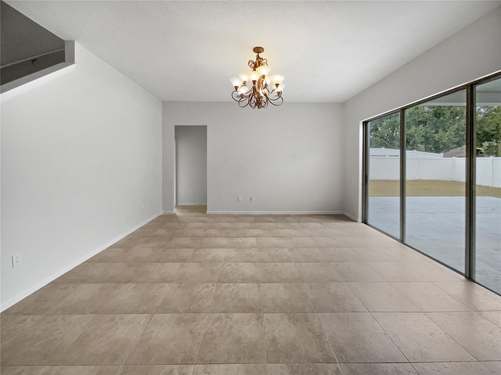 Listing photo id 12 for 2046 Heartland Circle