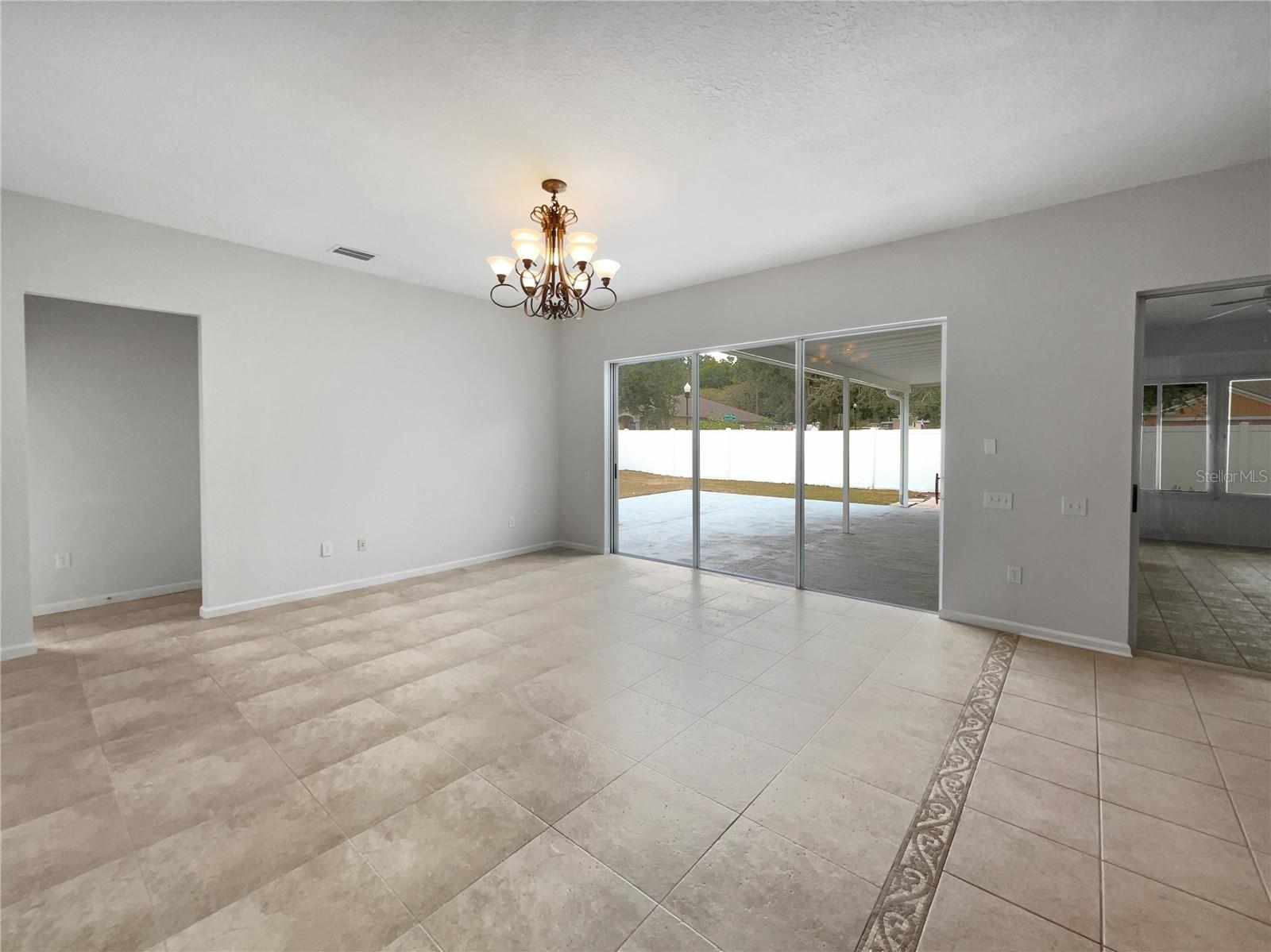 Listing photo id 13 for 2046 Heartland Circle