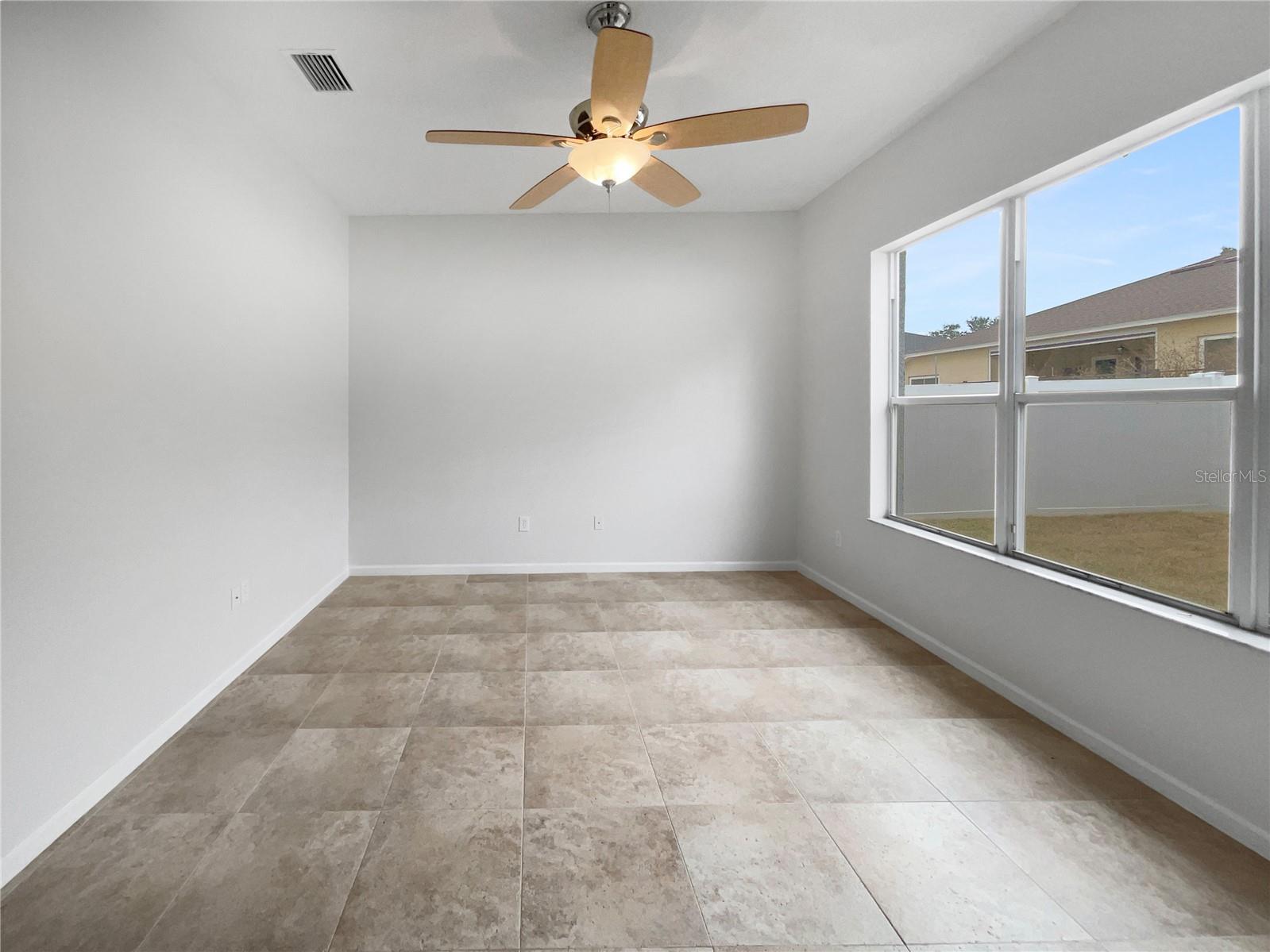 Listing photo id 14 for 2046 Heartland Circle