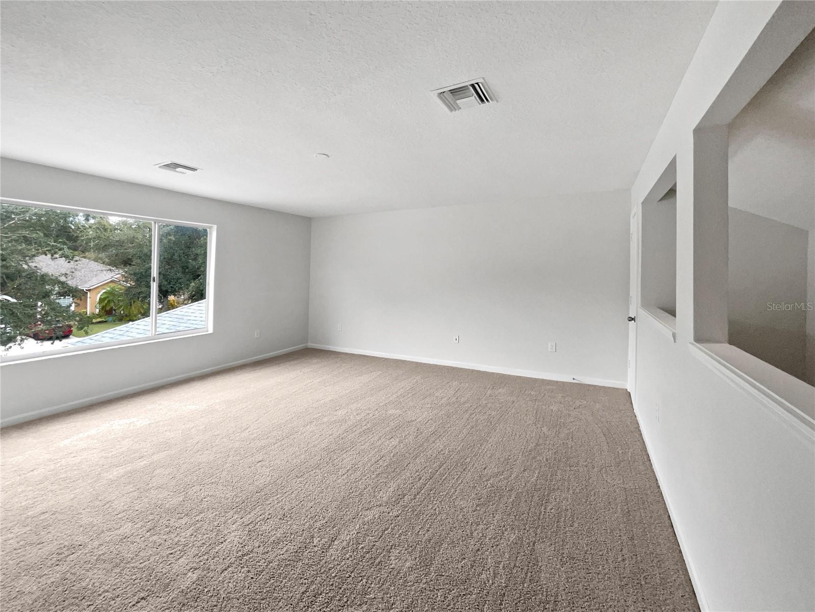 Listing photo id 16 for 2046 Heartland Circle